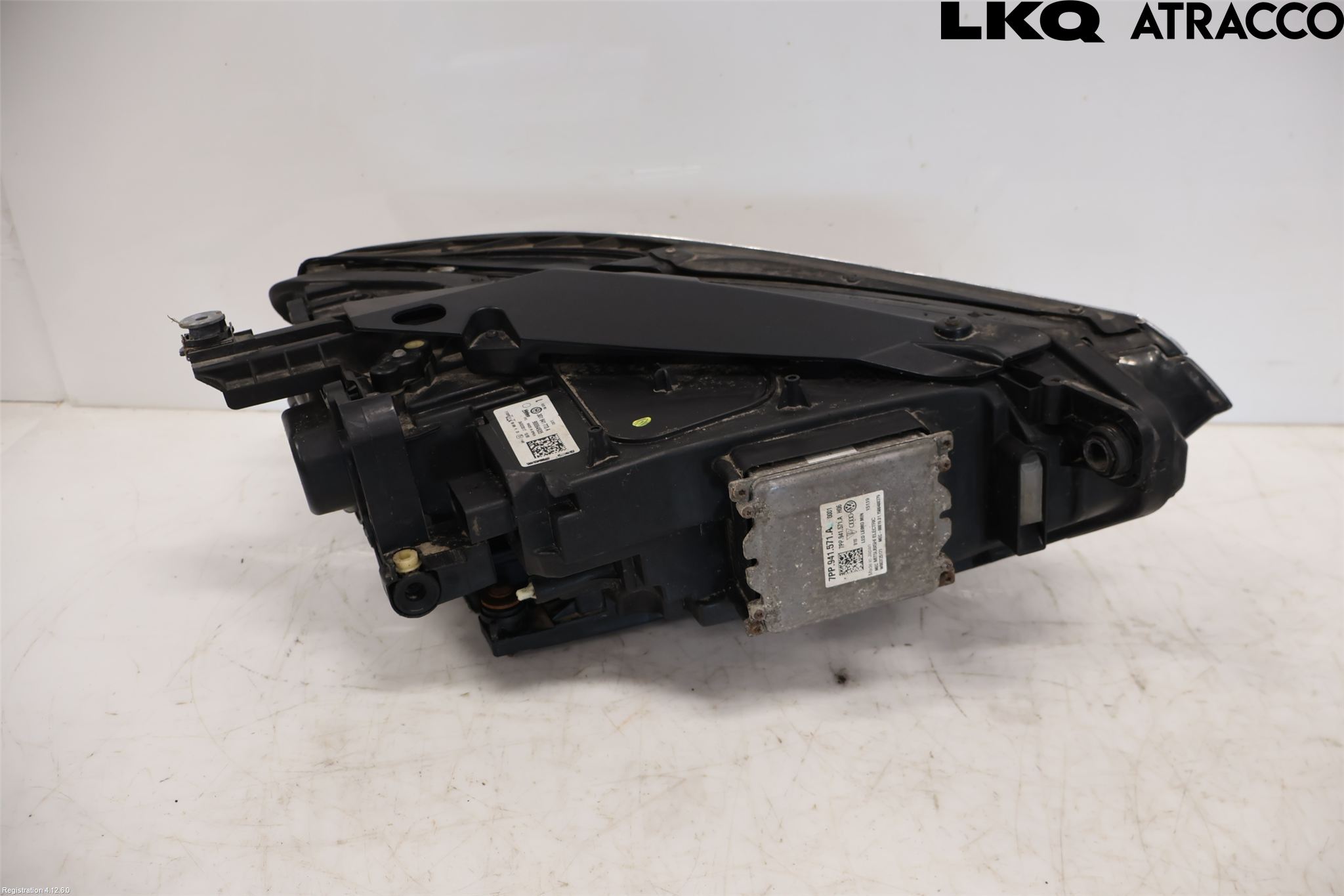 Volkswagen VW PASSAT 15-19 Strålkastare Vänster