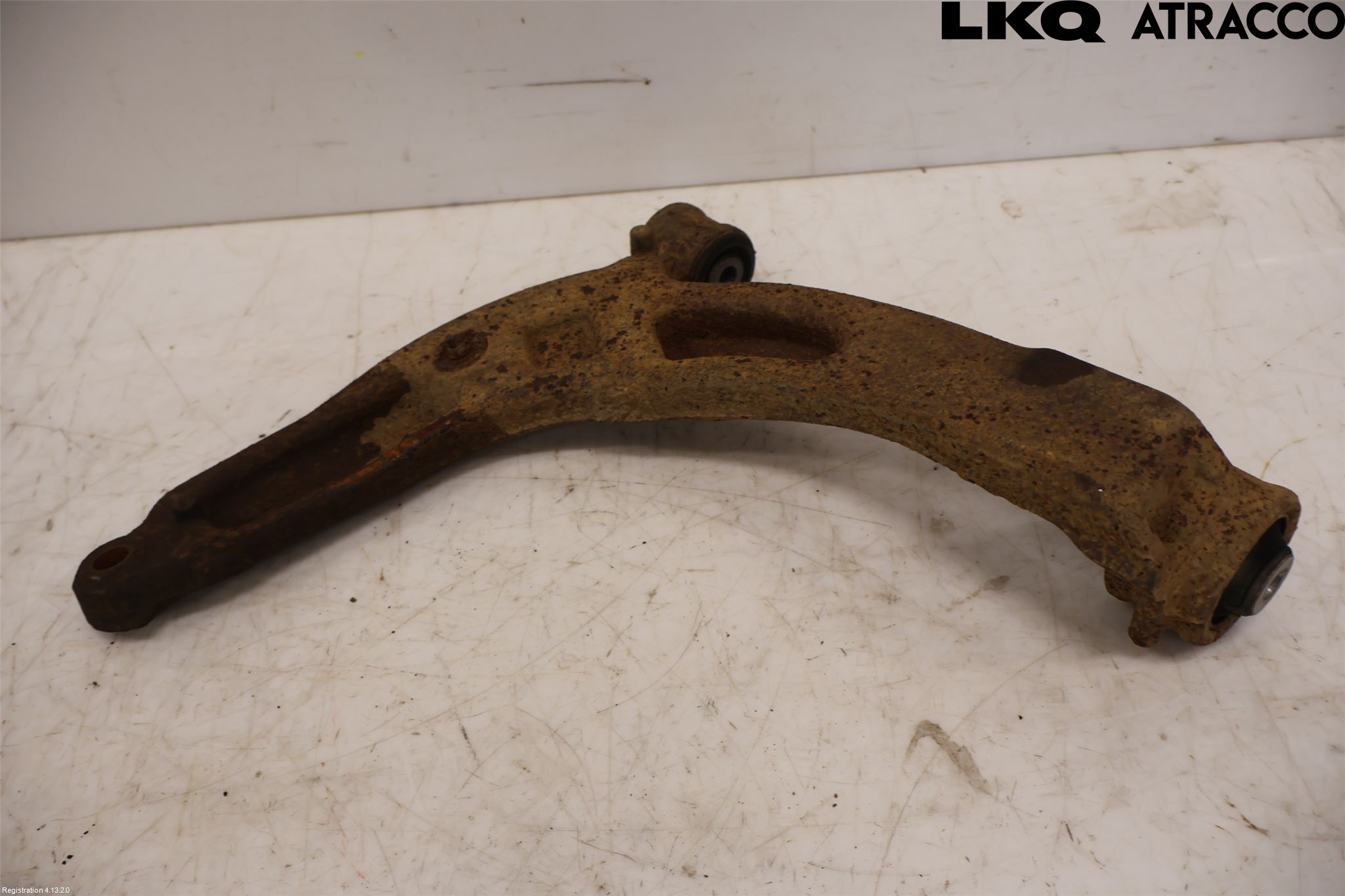 Volkswagen VW TRANSP/CARAVELLE (T6) 16-22 Bärarm Fram Undre Hö