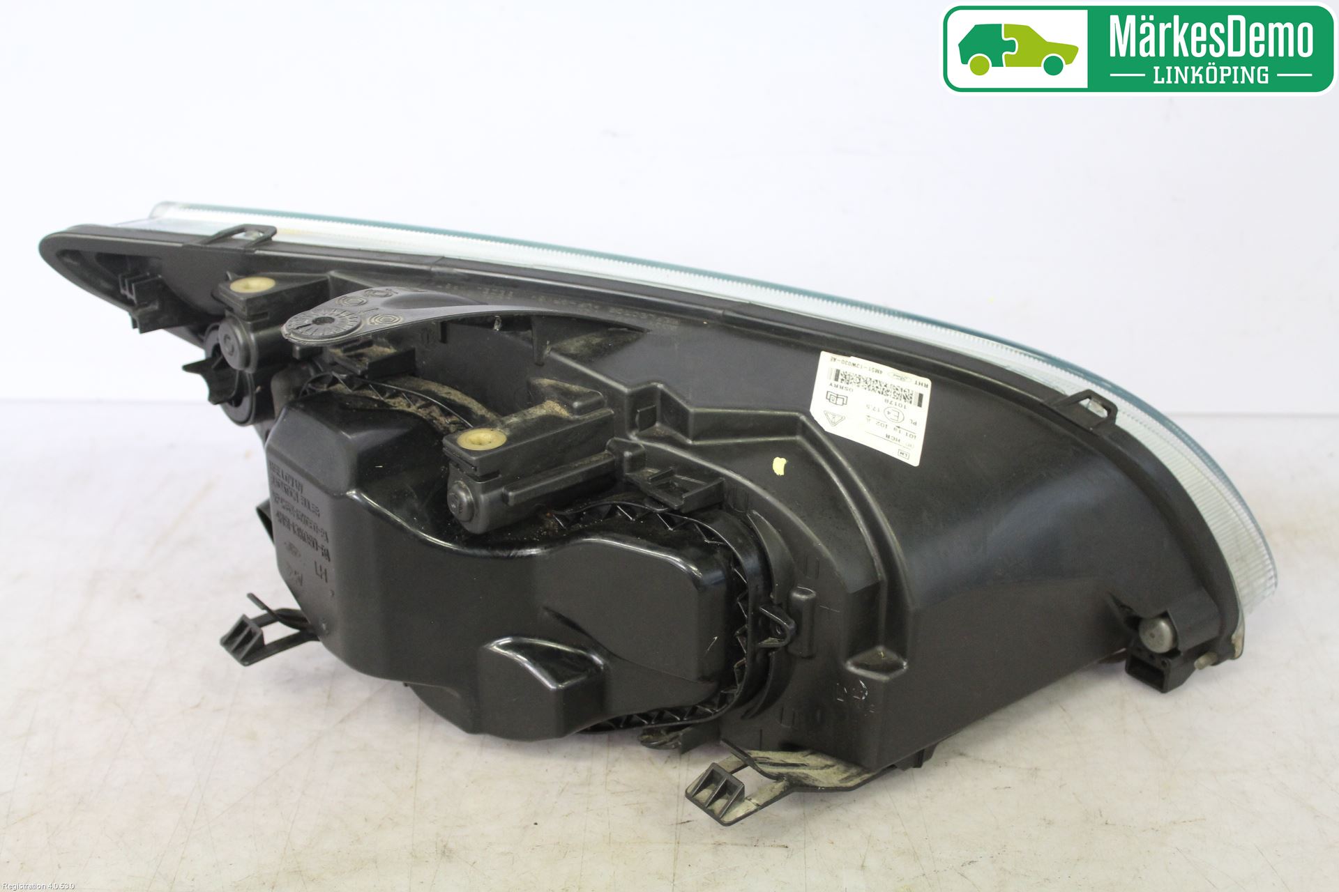 Ford FOCUS     04-07 Strålkastare Vänster