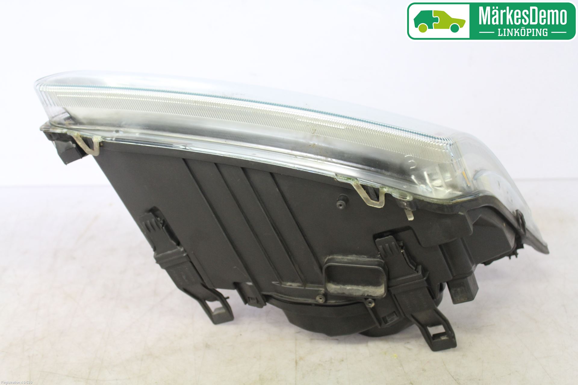 Ford FOCUS     04-07 Strålkastare Vänster