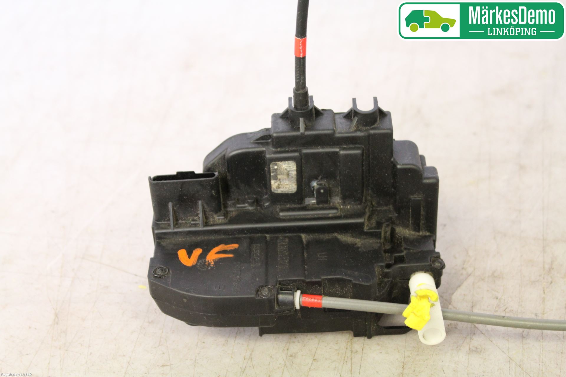 Nissan NOTE E11 06-14 Låskista-Dörrlås