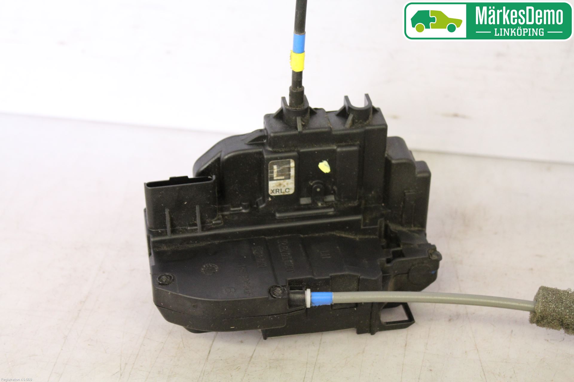 Nissan NOTE E11 06-14 Låskista-Dörrlås