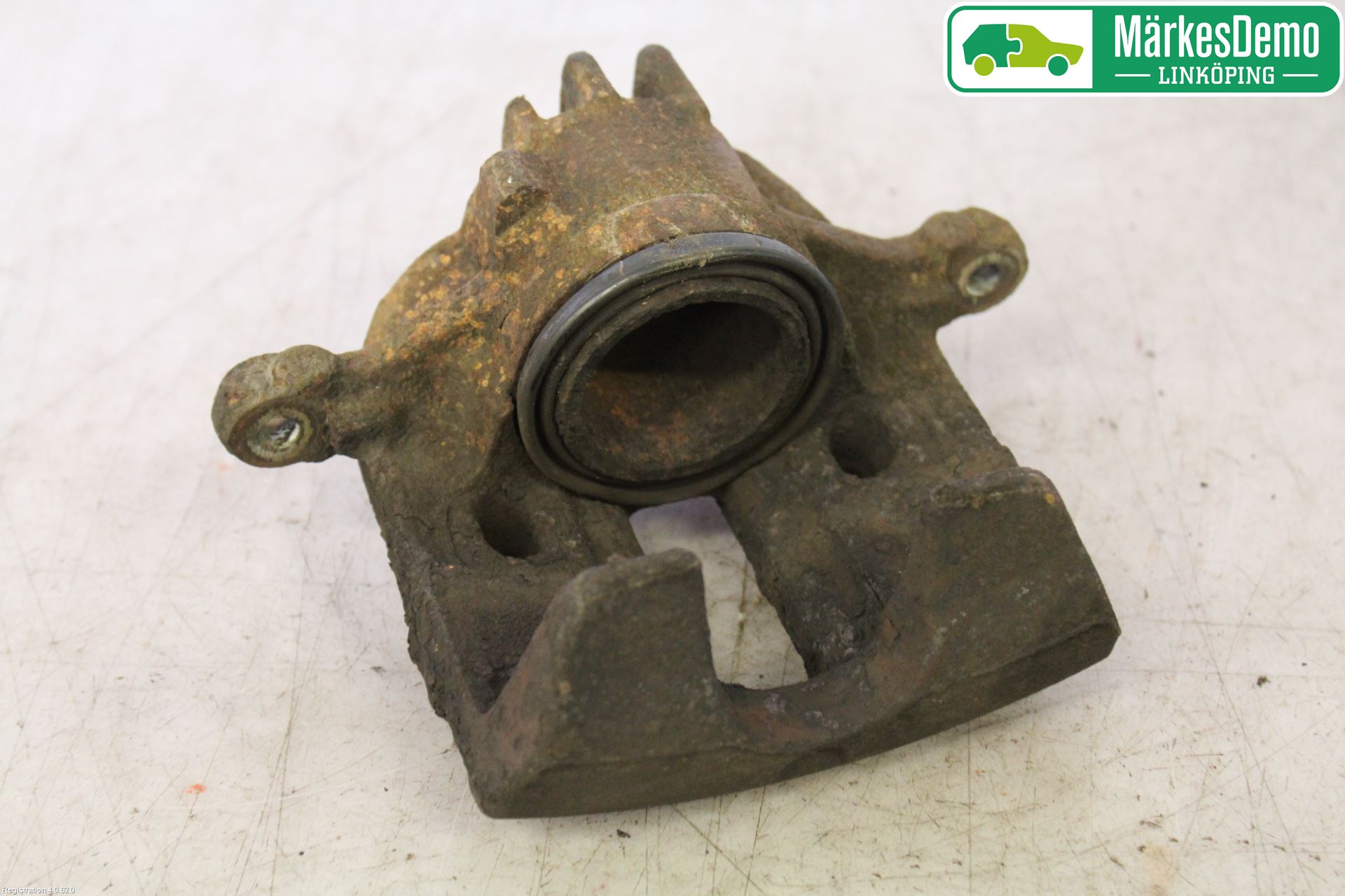 Mitsubishi CARISMA 00-04 Bromsok Fram Vänster