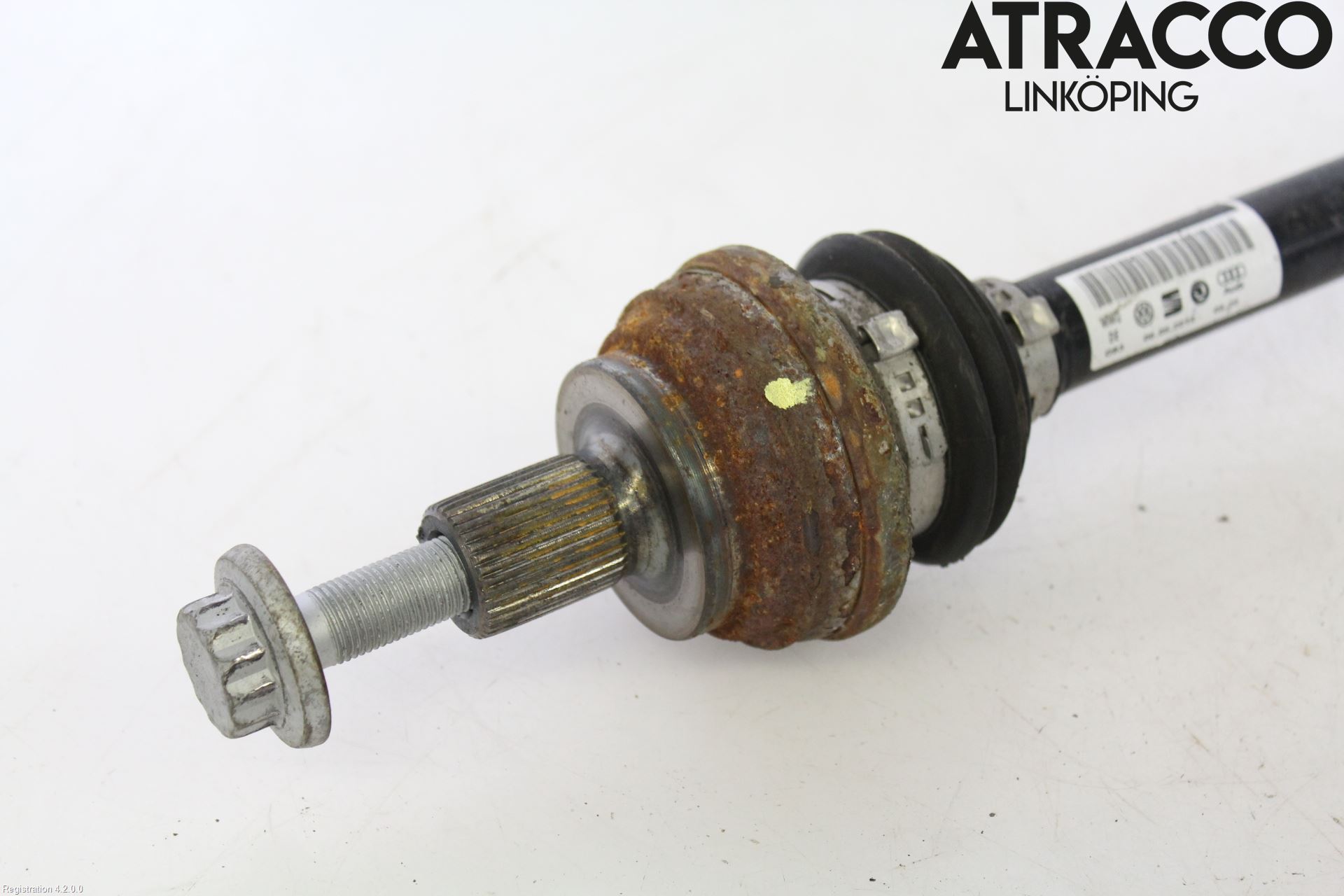 Volkswagen VW PASSAT 15-19 Drivaxel Bak Vänster