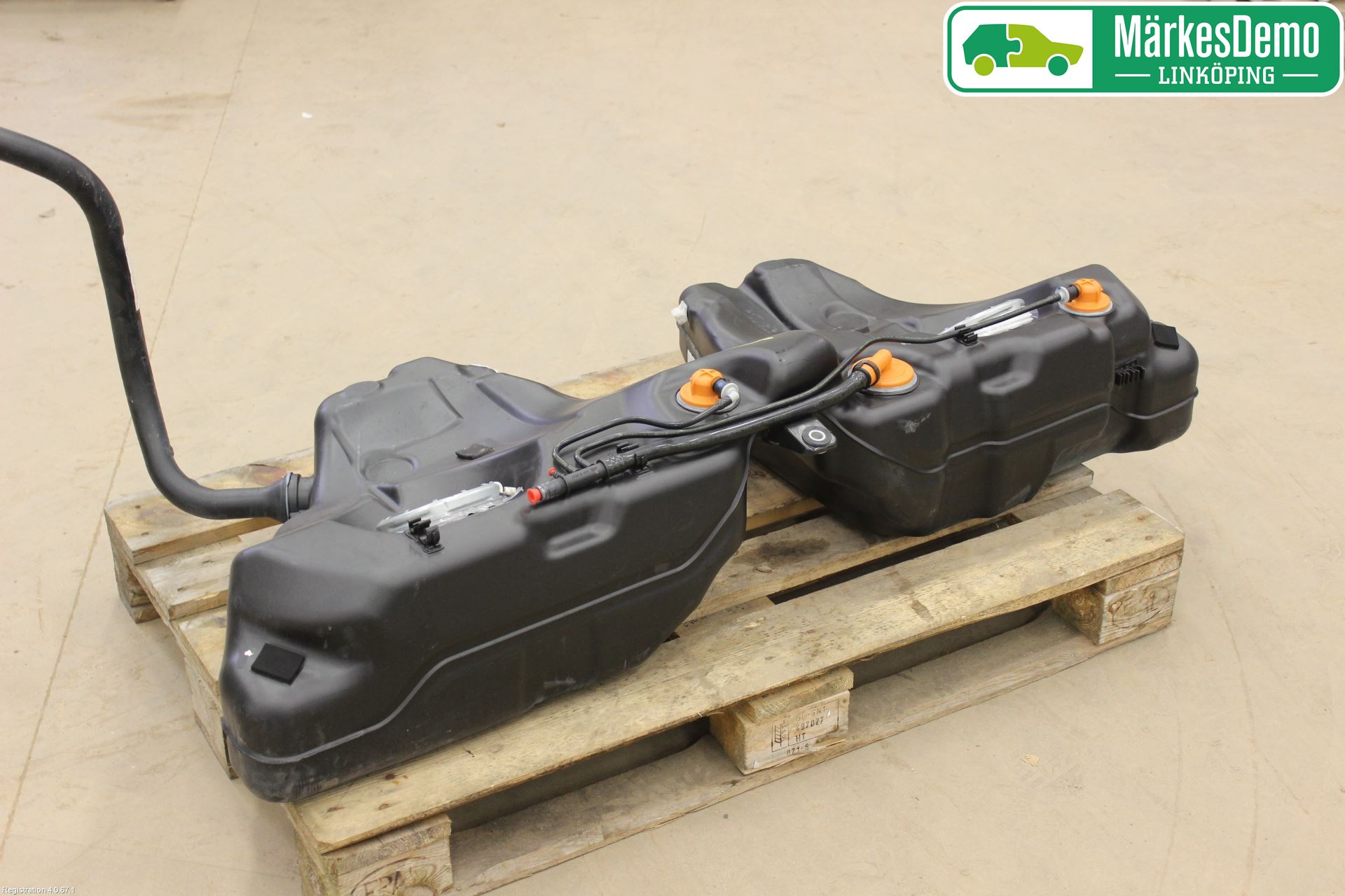 BMW 6 E63/64    02-10 Bränsletank