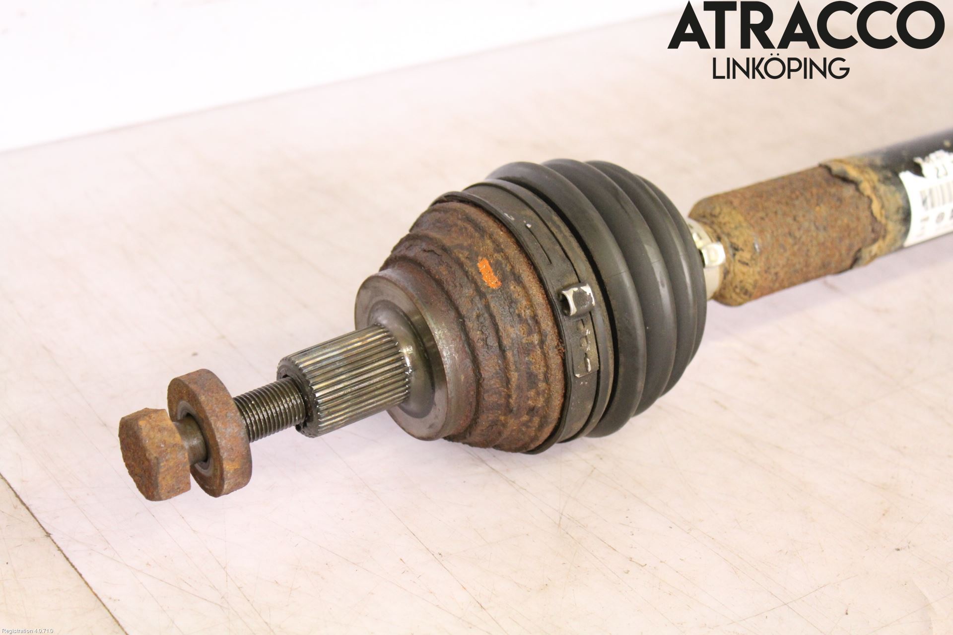 Volkswagen VW GOLF V 04-09 Drivaxel Fram Höger