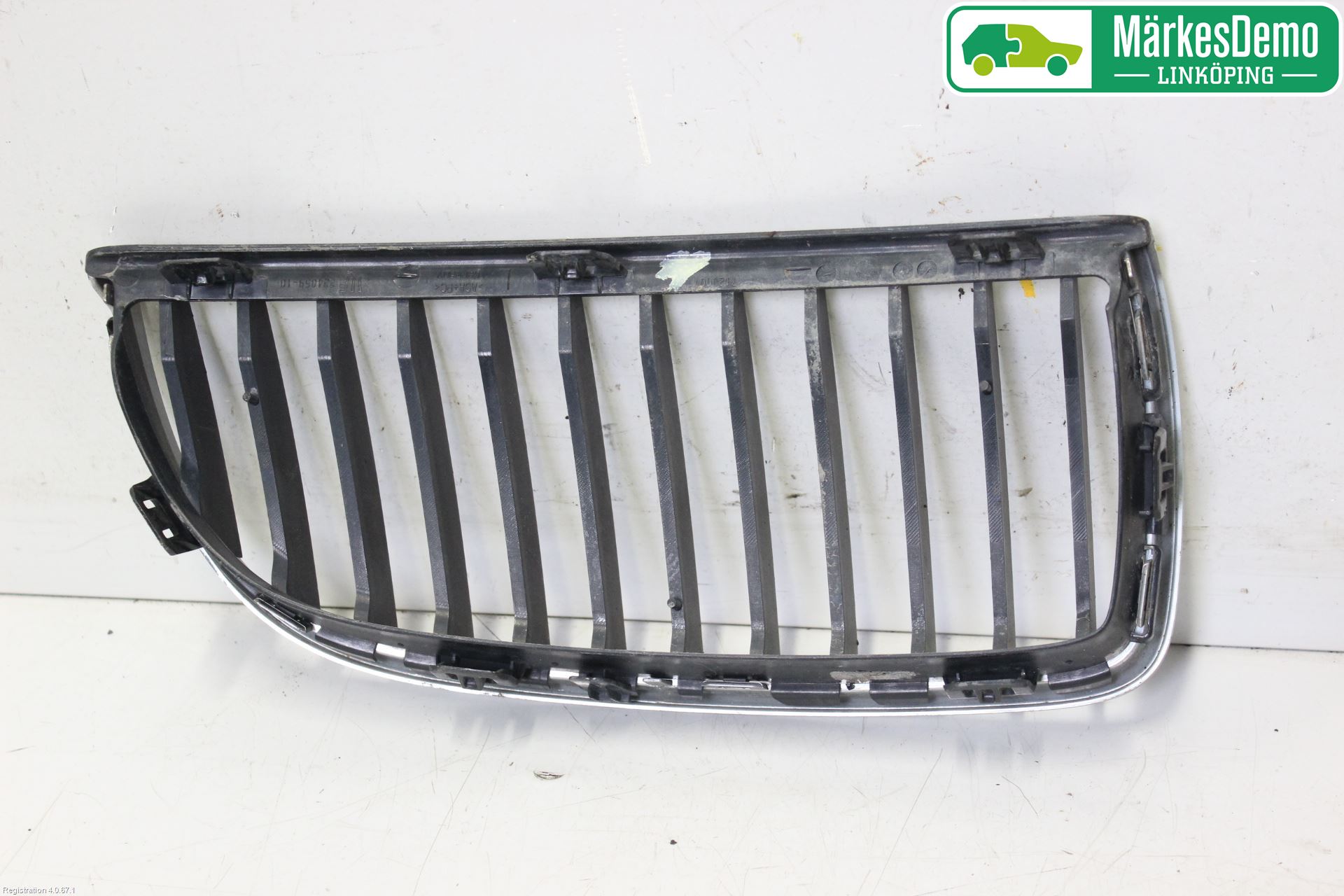 BMW 3 E90/91 SED/TOU 05-12 Grilldel Vänster