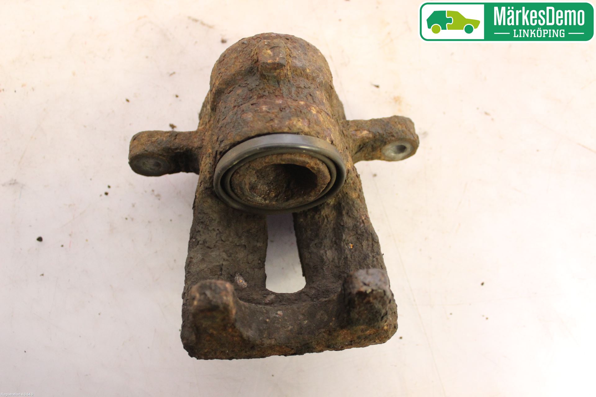 BMW 1 E87/81 5D/3D 03-11 Bromsok Bak Vänster