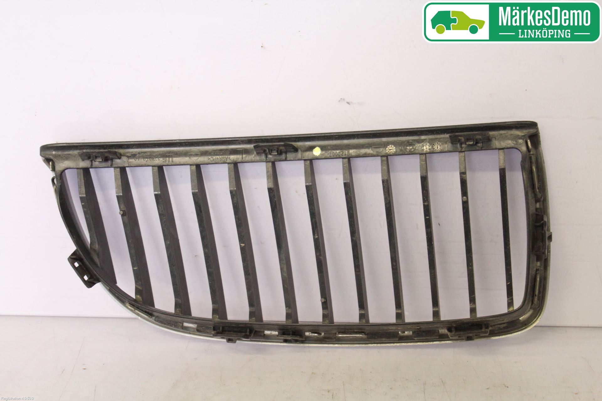 BMW 3 E90/91 SED/TOU 05-12 Grilldel Vänster