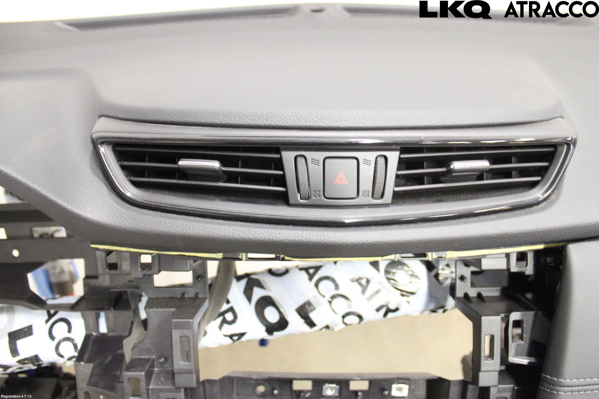 Nissan X-TRAIL 14-21 Instrumentbräda