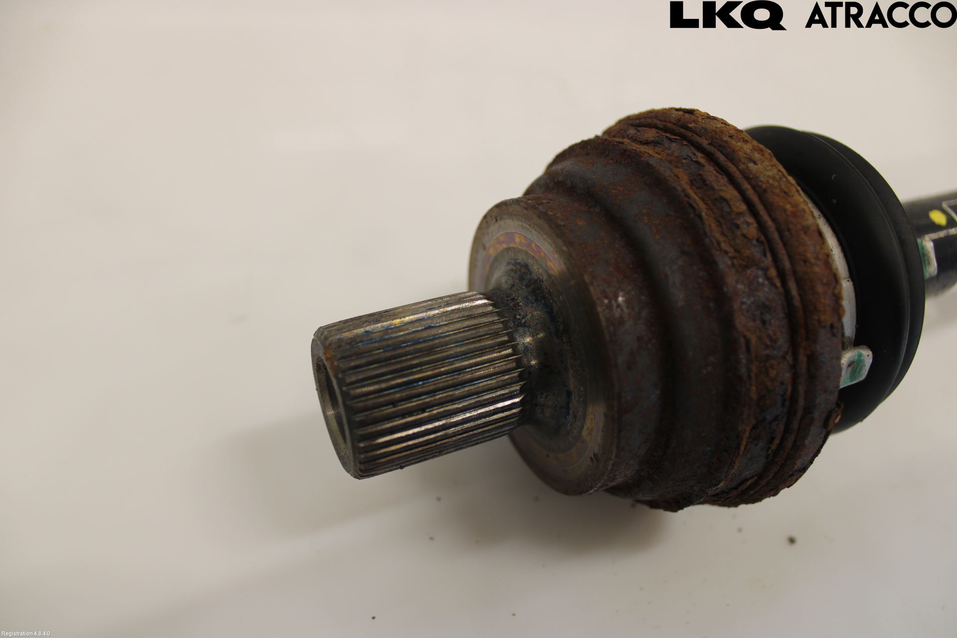 Volkswagen VW PASSAT 15-19 Drivaxel Bak Vänster