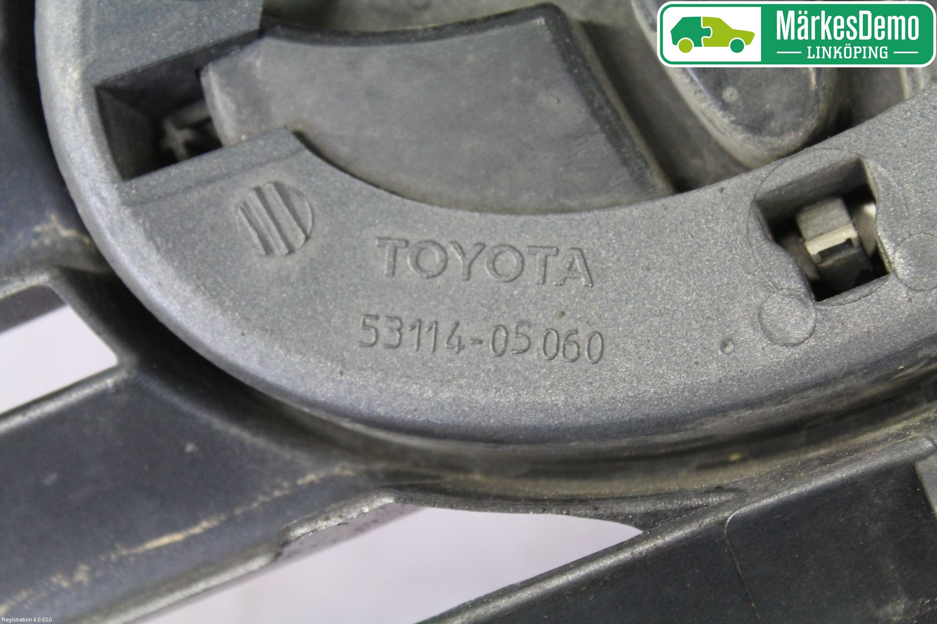 Toyota AVENSIS 03-06 Grill-Galler