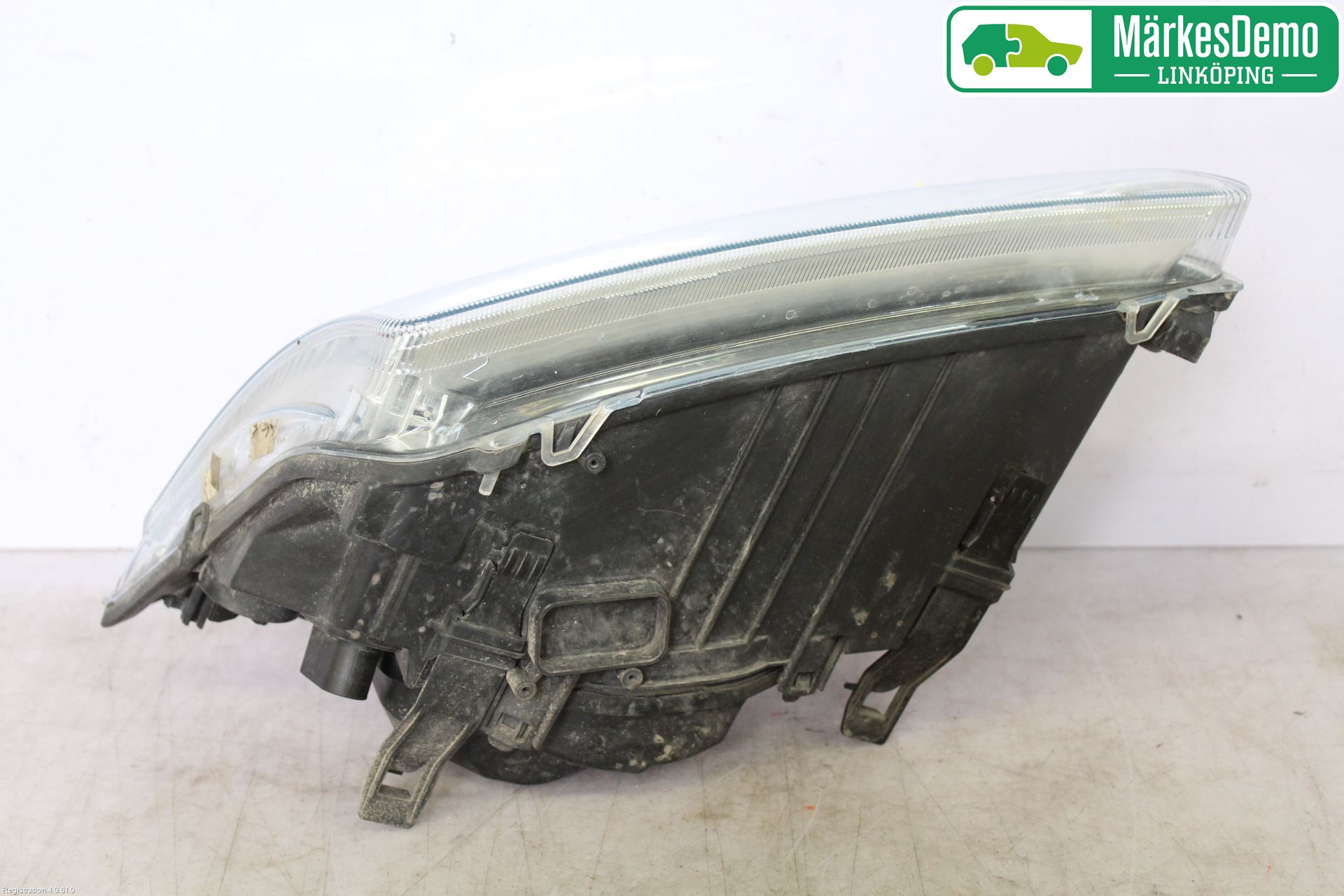 Ford FOCUS     04-07 Strålkastare Höger