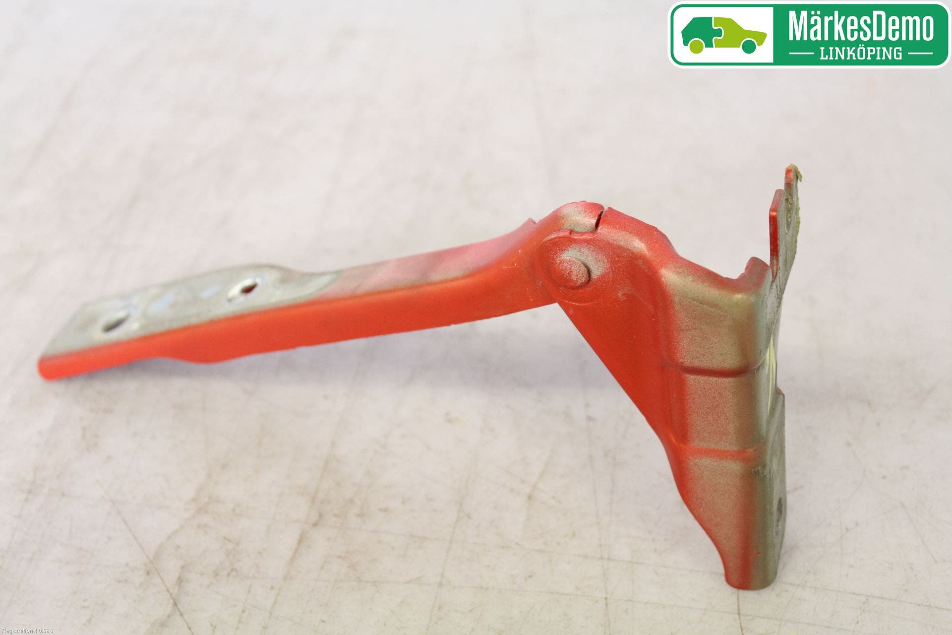 Volkswagen VW POLO 10-17 Huvgångjärn