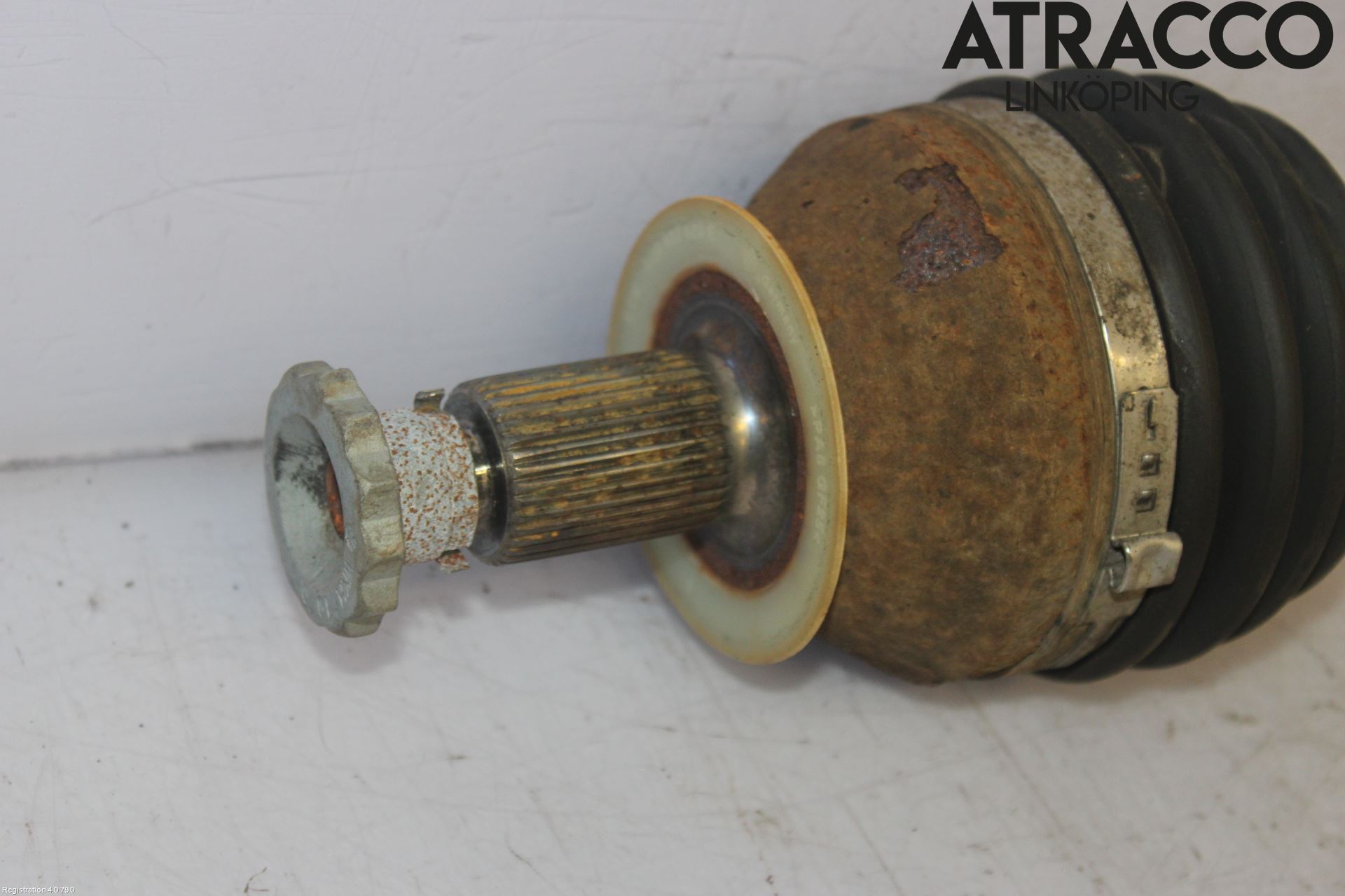 Volkswagen VW POLO 10-17 Drivaxel Fram Vänster
