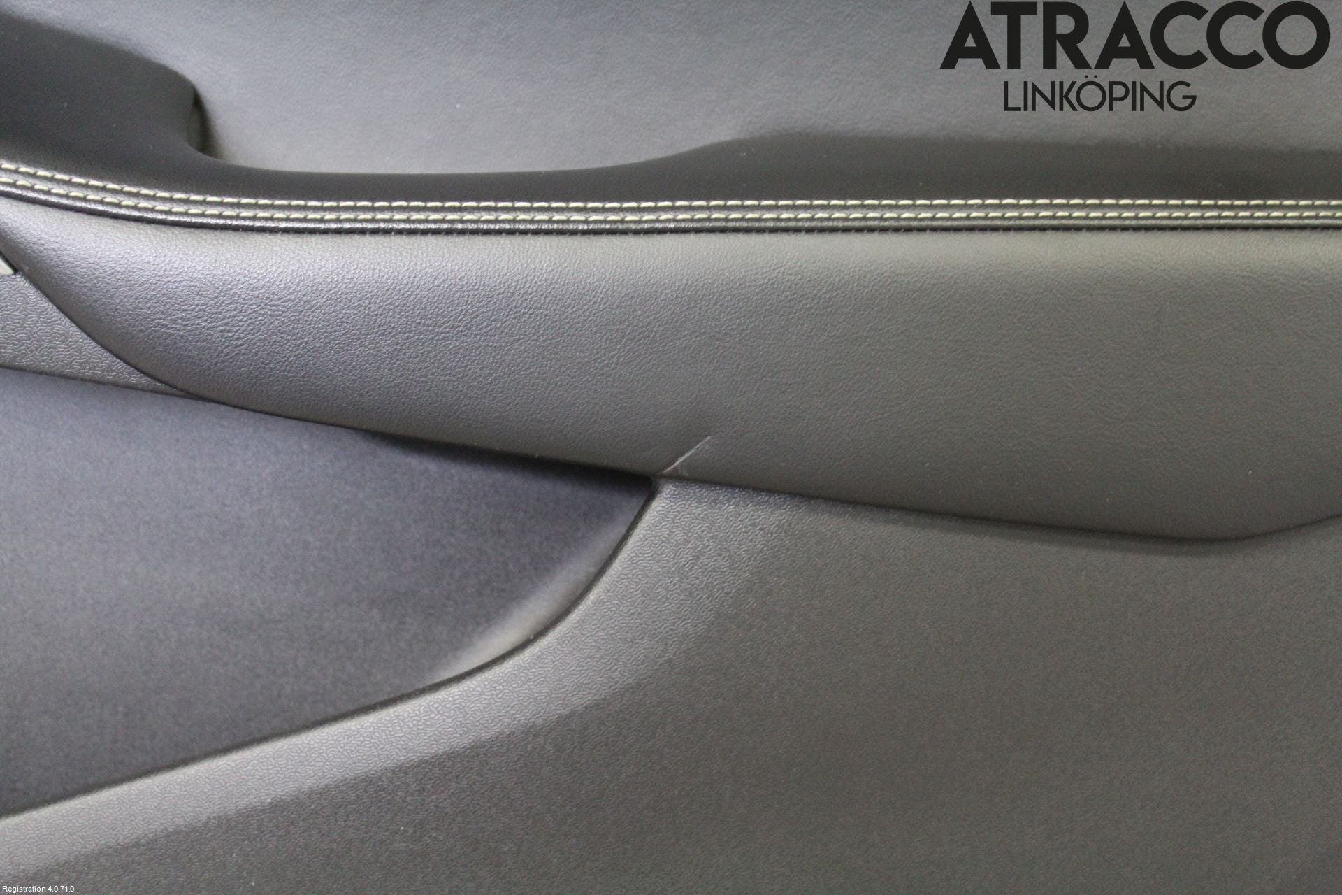 Volvo V40 12-19 Dörrklädsel Hö