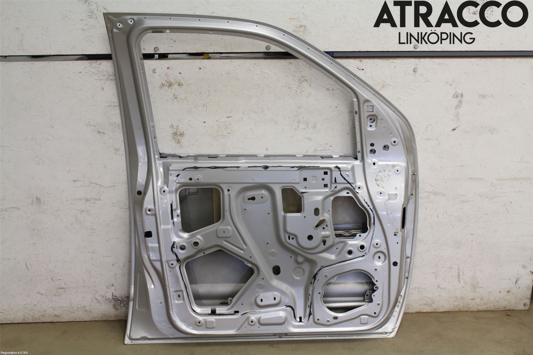 Nissan NAVARA 05-16 Dörr Fram Vänster