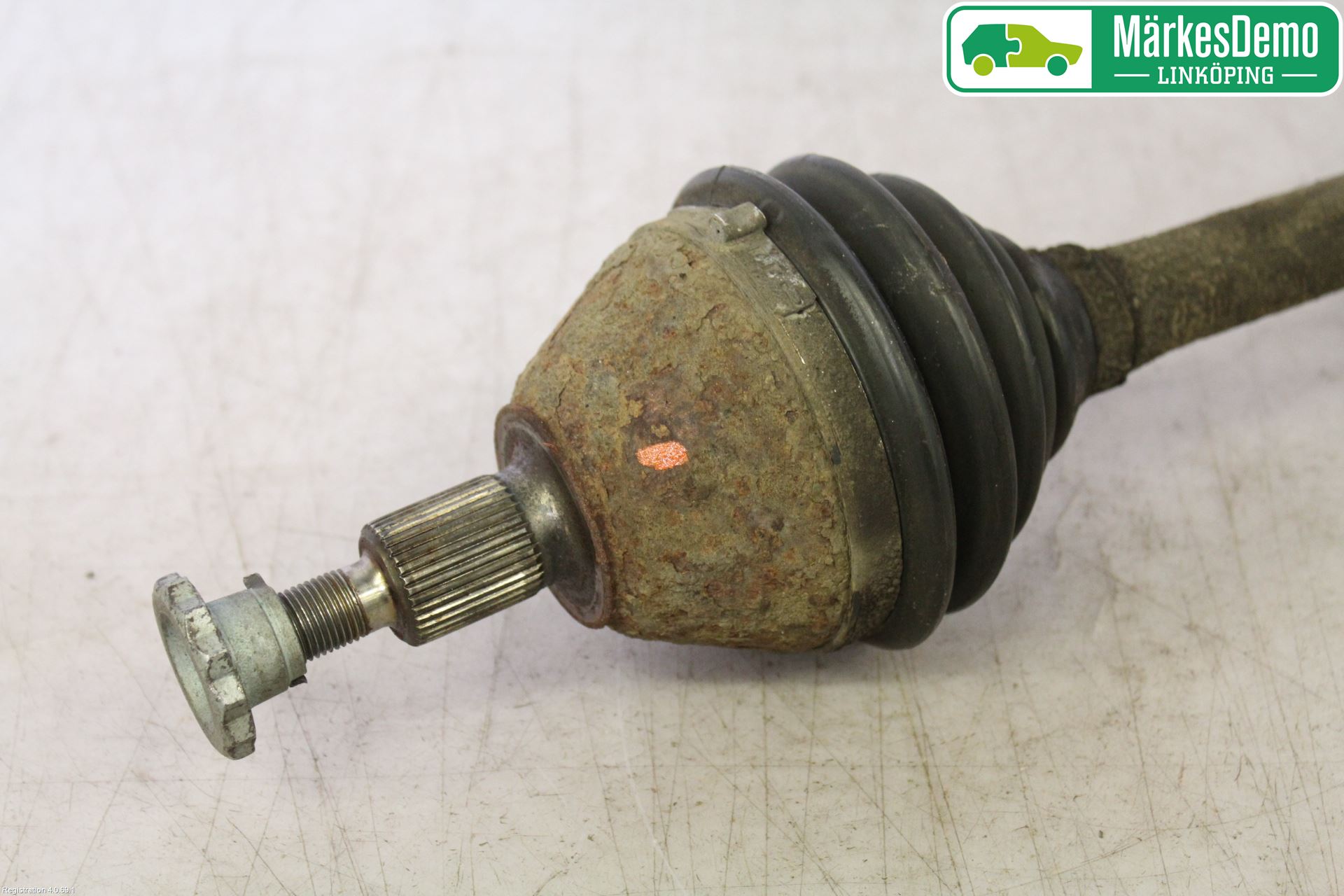 Volkswagen VW POLO 10-17 Drivaxel Fram Vänster