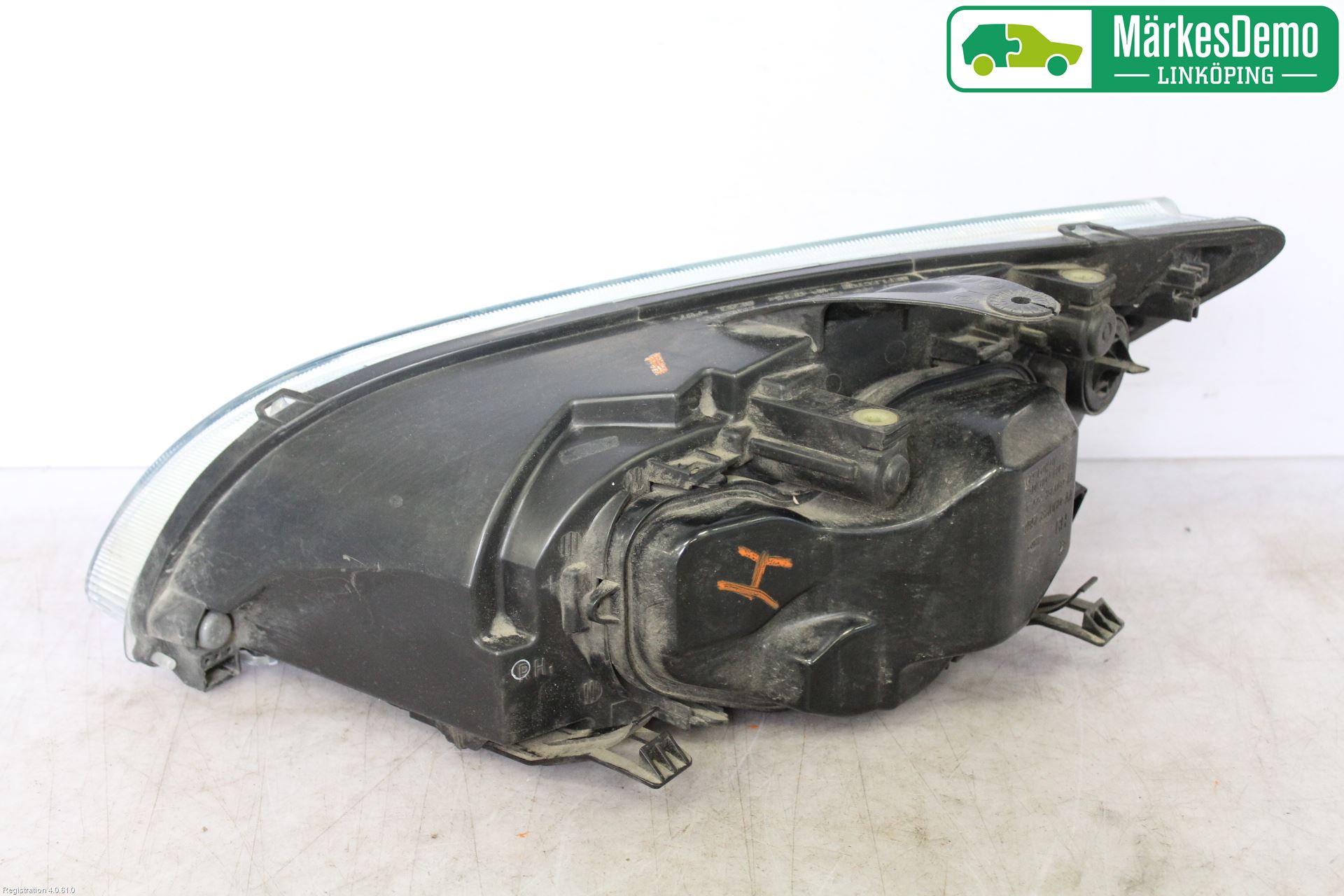 Ford FOCUS     04-07 Strålkastare Höger