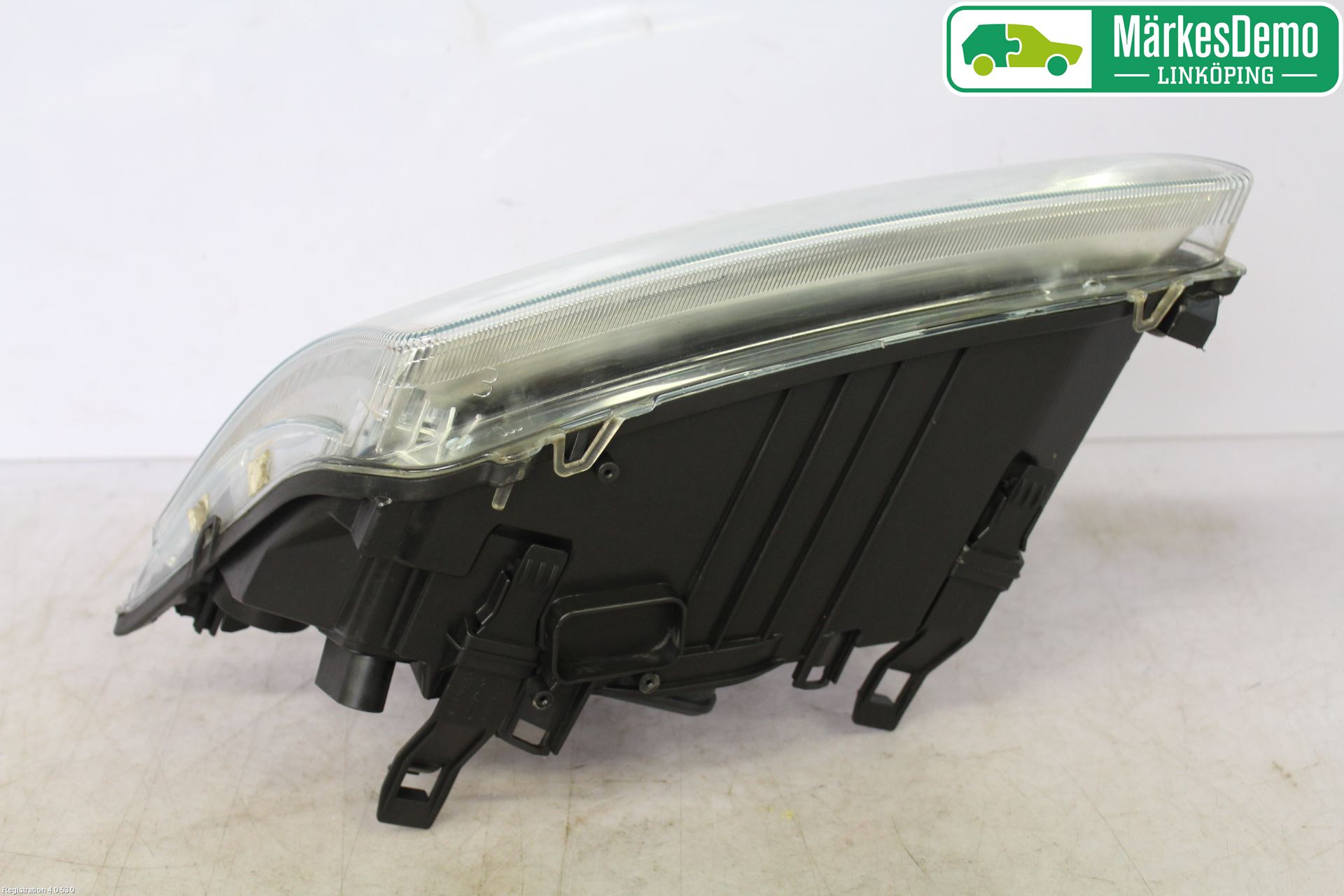 Ford FOCUS     04-07 Strålkastare Höger