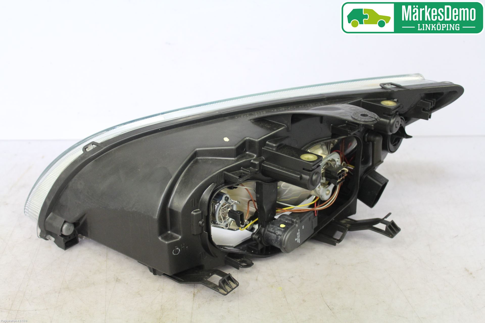 Ford FOCUS     04-07 Strålkastare Höger