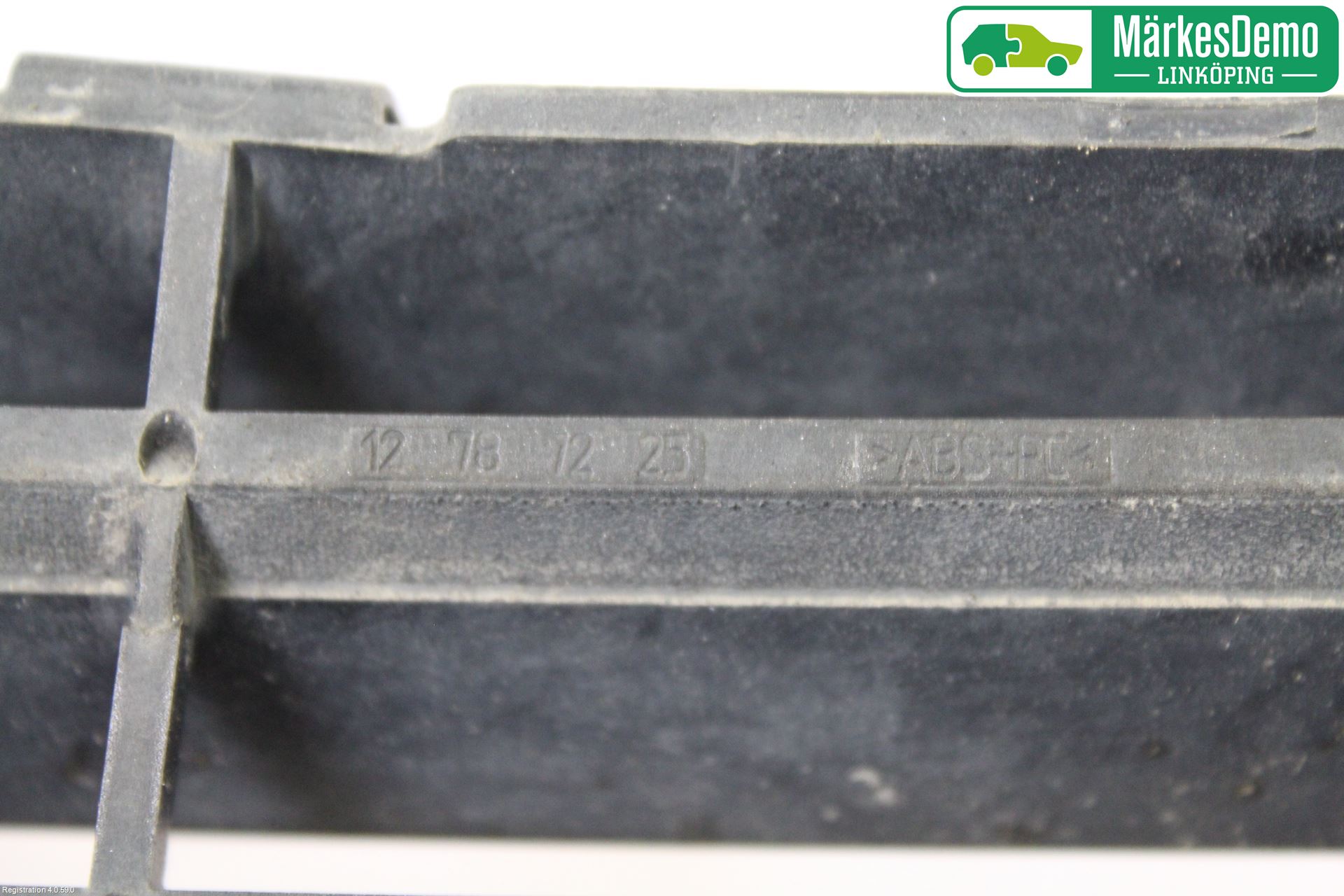 Saab 9-3 VER 2 Grilldel Mitt