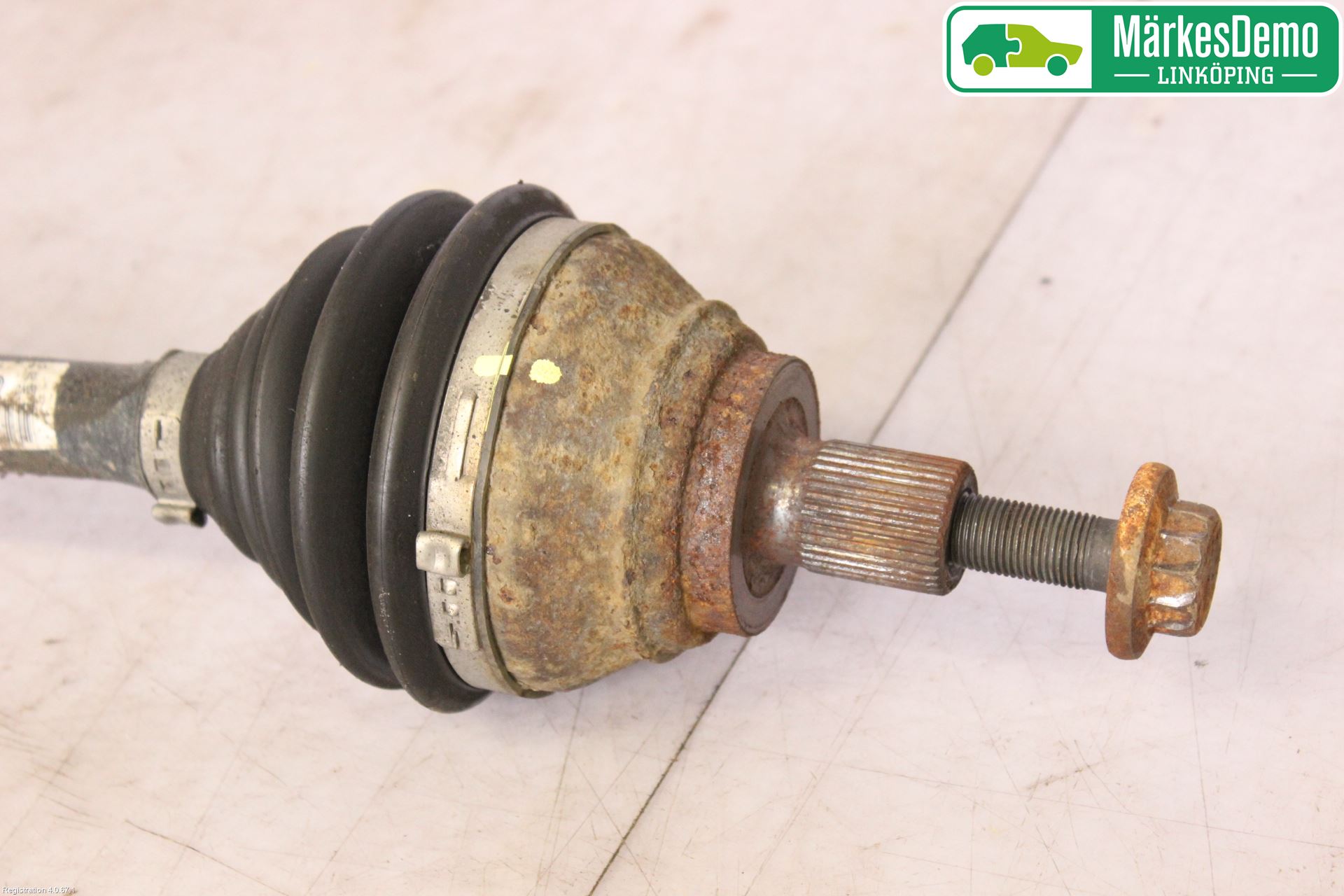Volkswagen VW PASSAT 05-11 Drivaxel Fram Vänster
