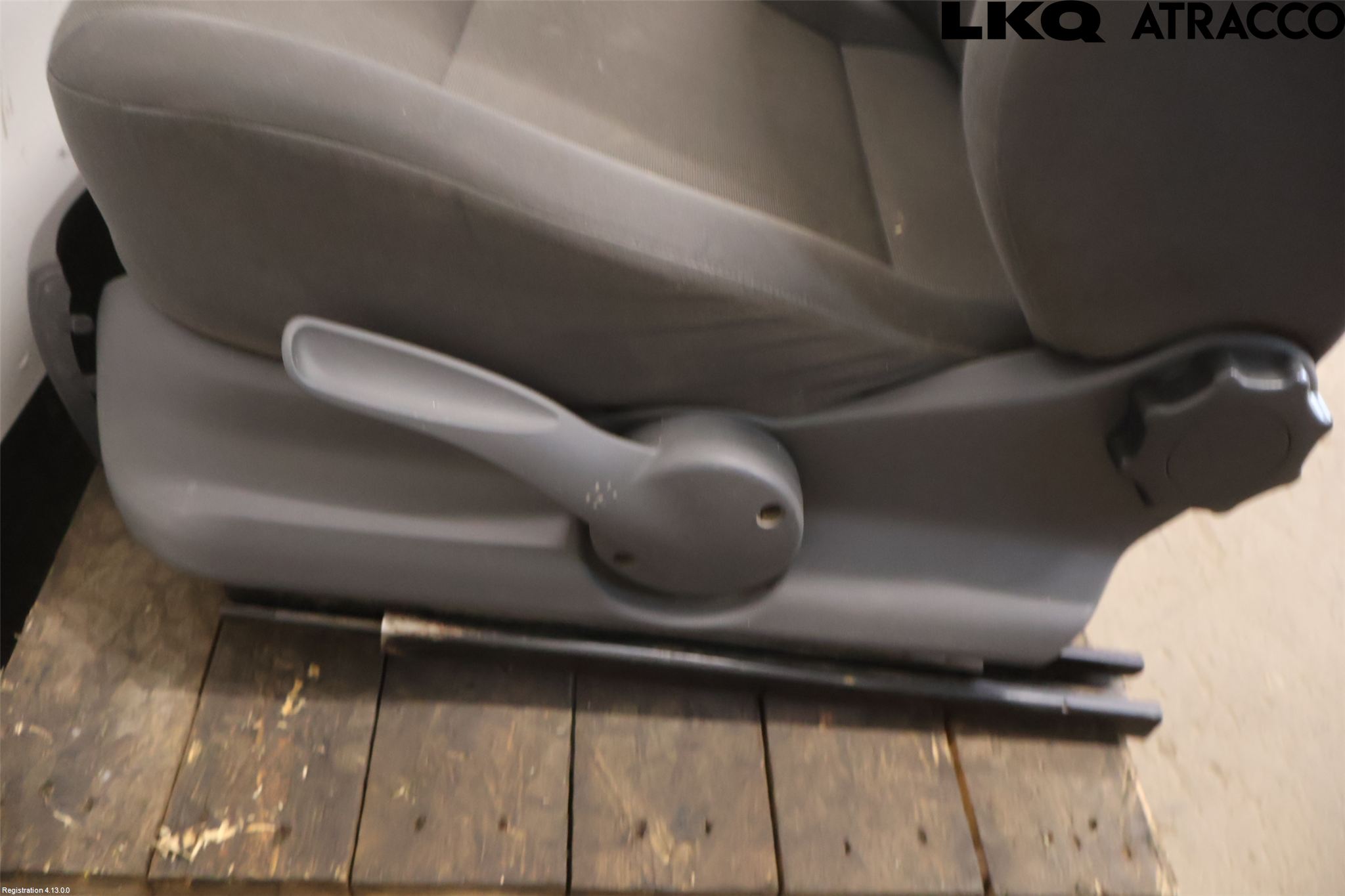 Volkswagen VW CADDY 11-15 Inredning Stol Fram Vä