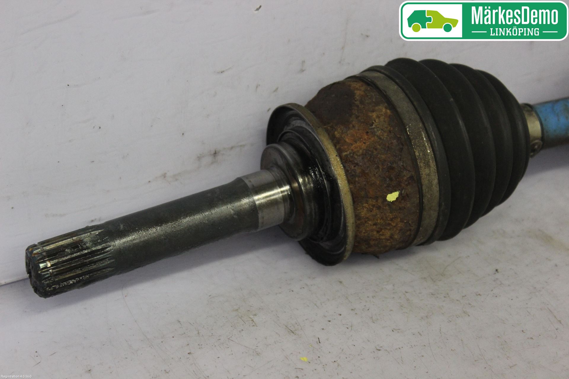 Isuzu D-MAX Drivaxel Fram Höger