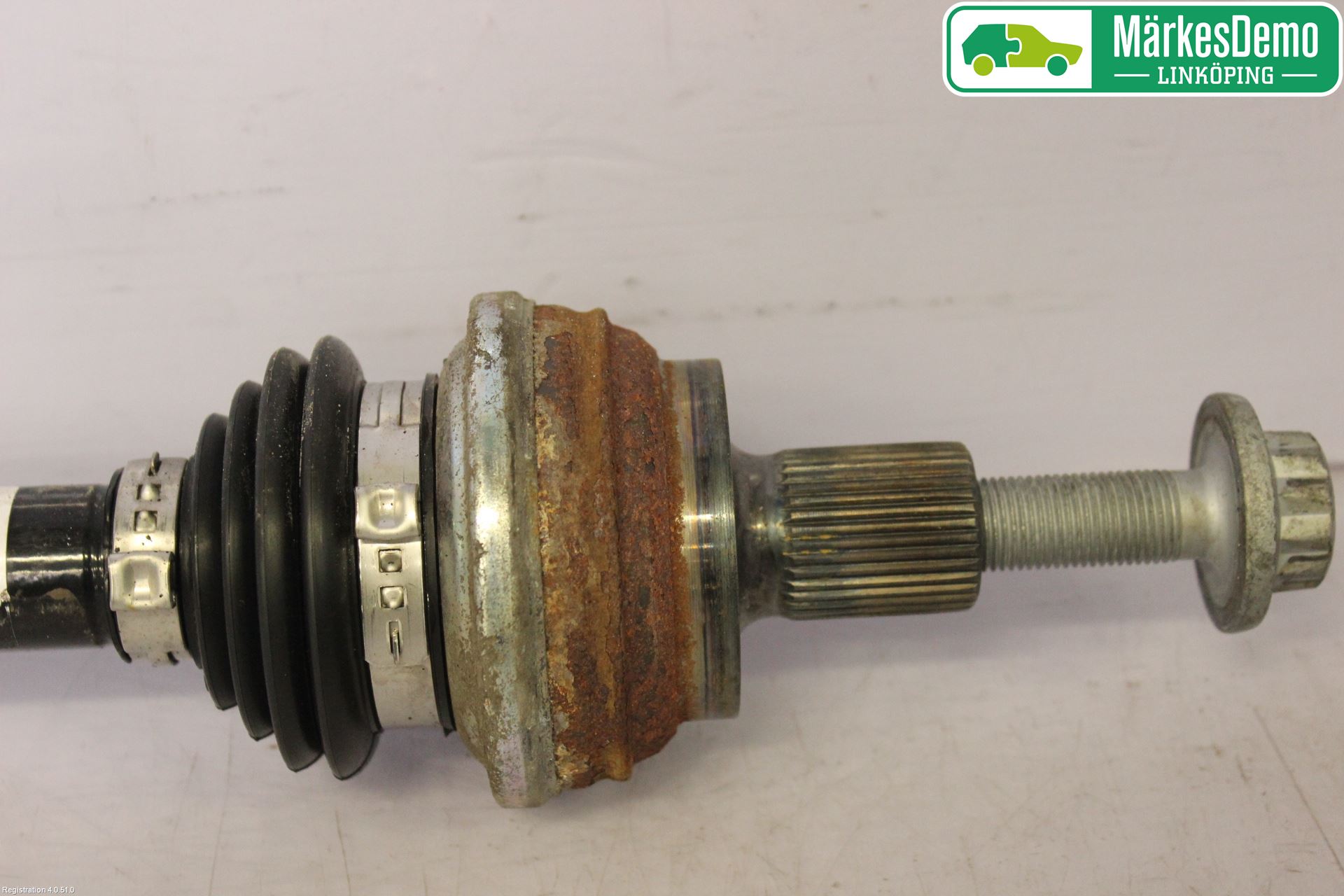 Volkswagen VW PASSAT 15-19 Drivaxel Bak Vänster