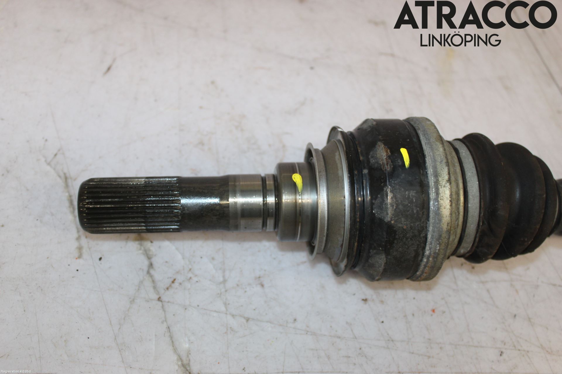 BMW 5 F10/F11/F18 09-17 Drivaxel Bak Höger
