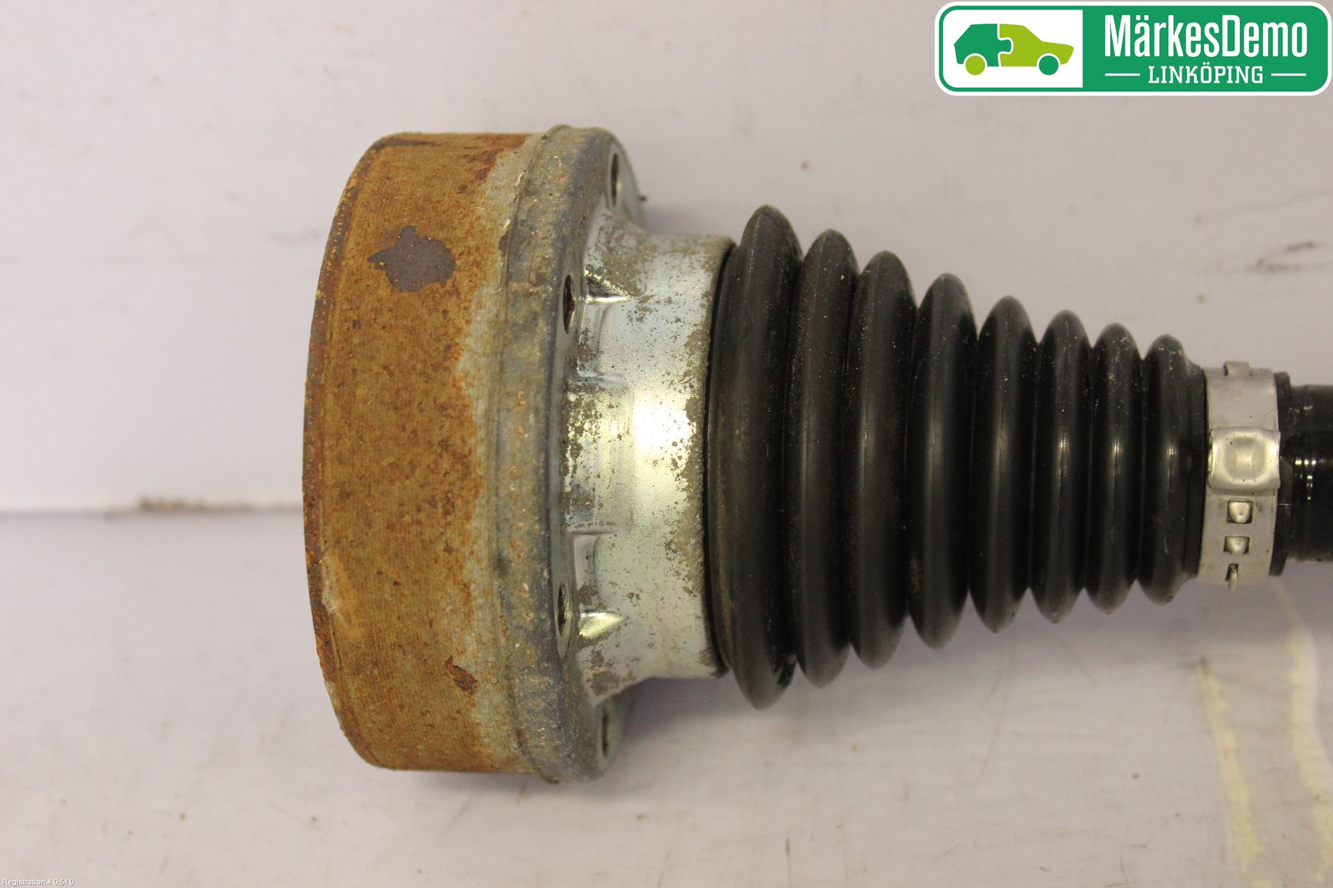 Volkswagen VW PASSAT 15-19 Drivaxel Bak Vänster