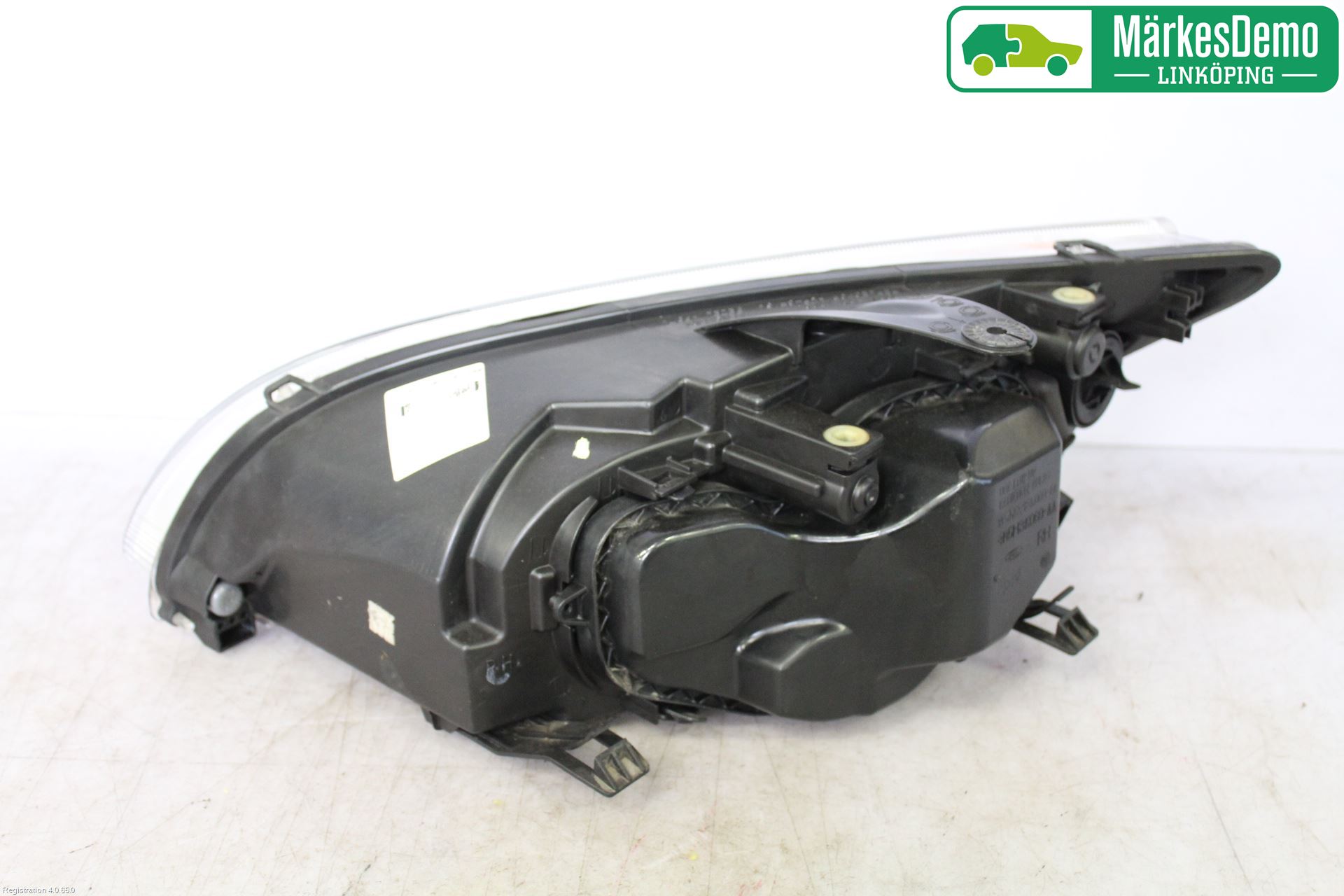 Ford FOCUS     04-07 Strålkastare Höger