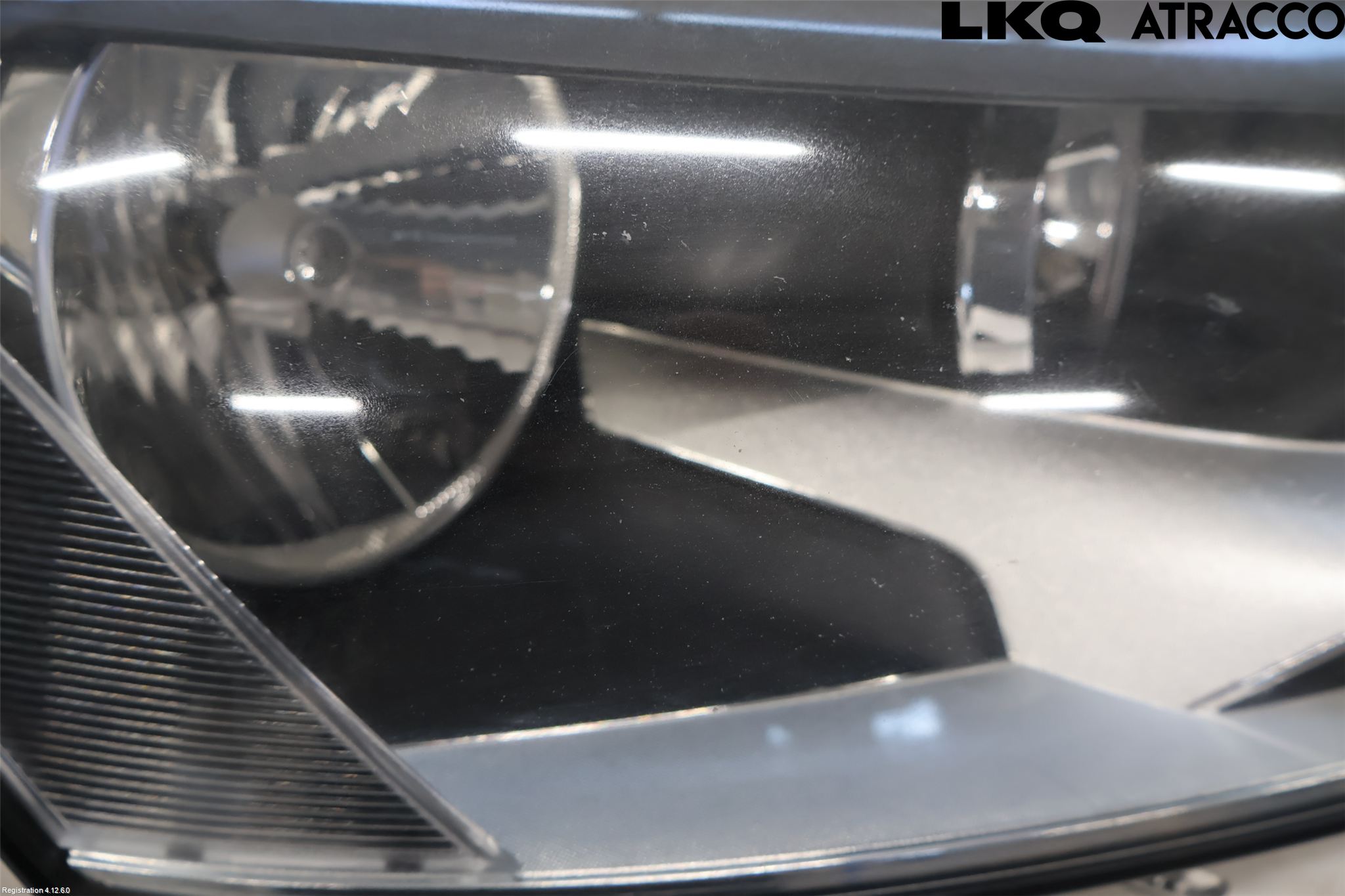 Volkswagen VW PASSAT 11-14 Strålkastare Höger
