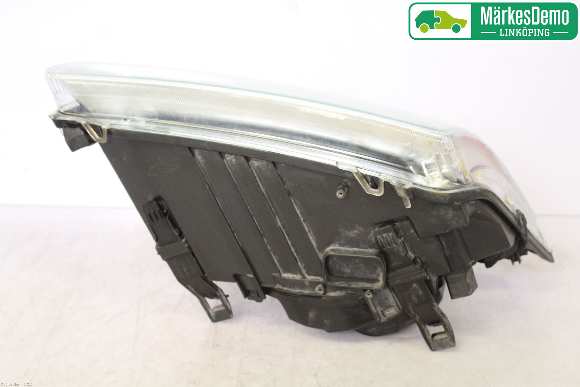 Ford FOCUS     04-07 Strålkastare Vänster