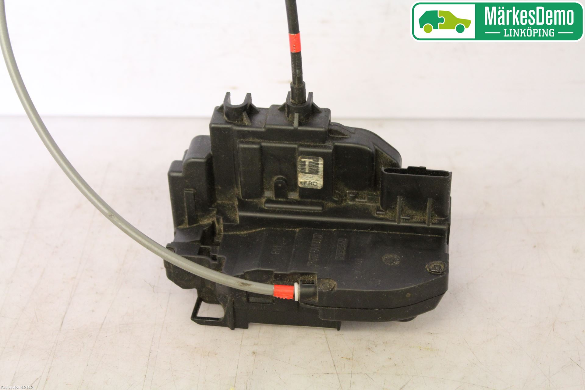 Nissan NOTE E11 06-14 Låskista-Dörrlås