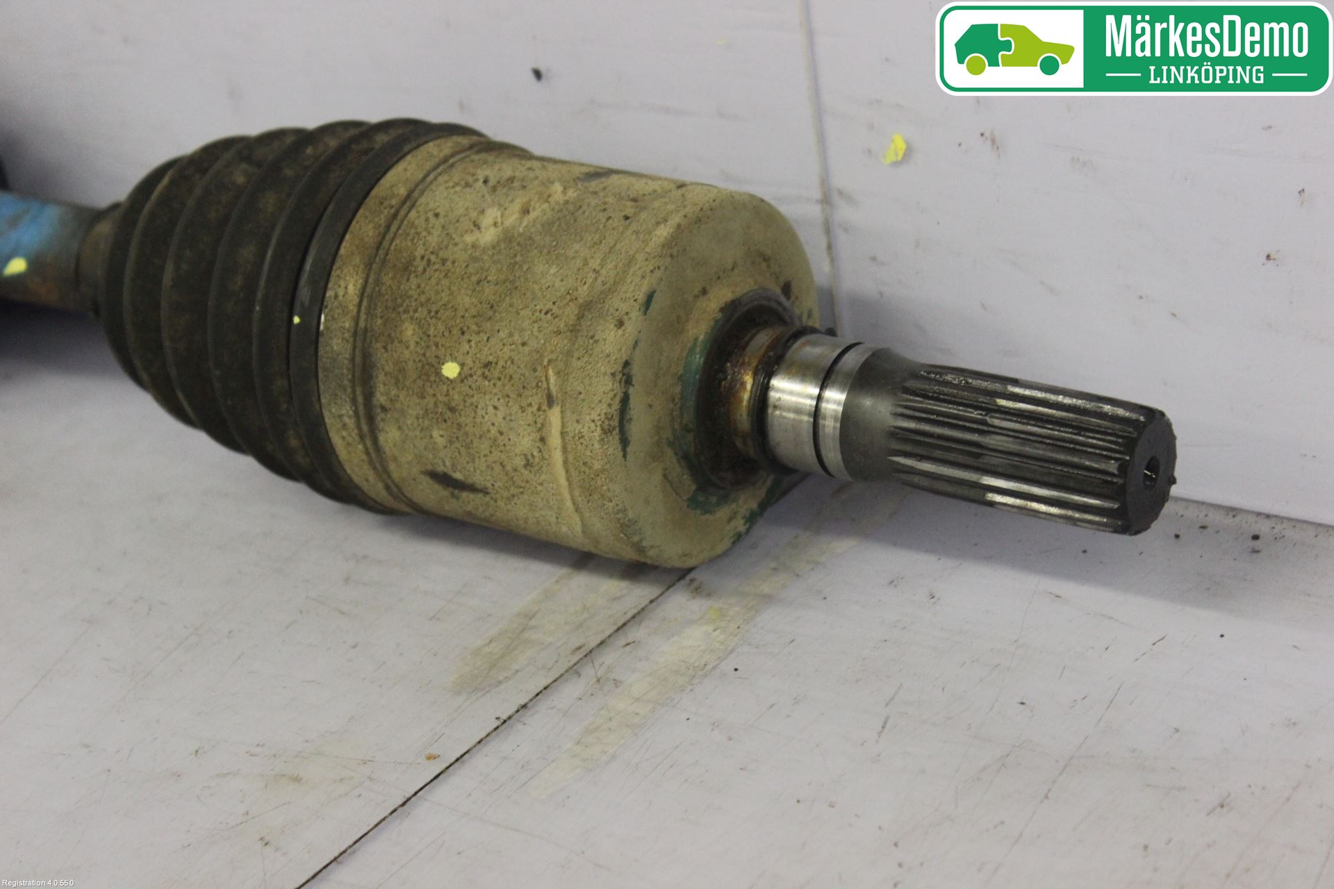 Isuzu D-MAX Drivaxel Fram Höger