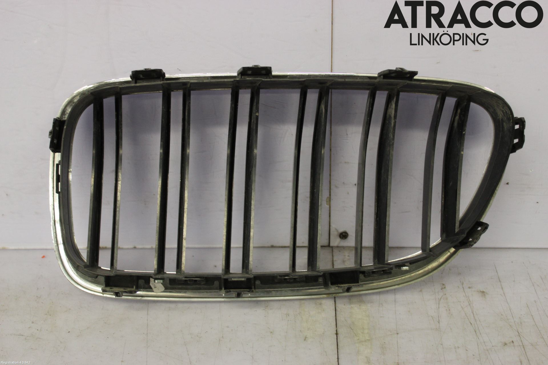 BMW 5 F10/F11/F18 09-17 Grilldel Höger