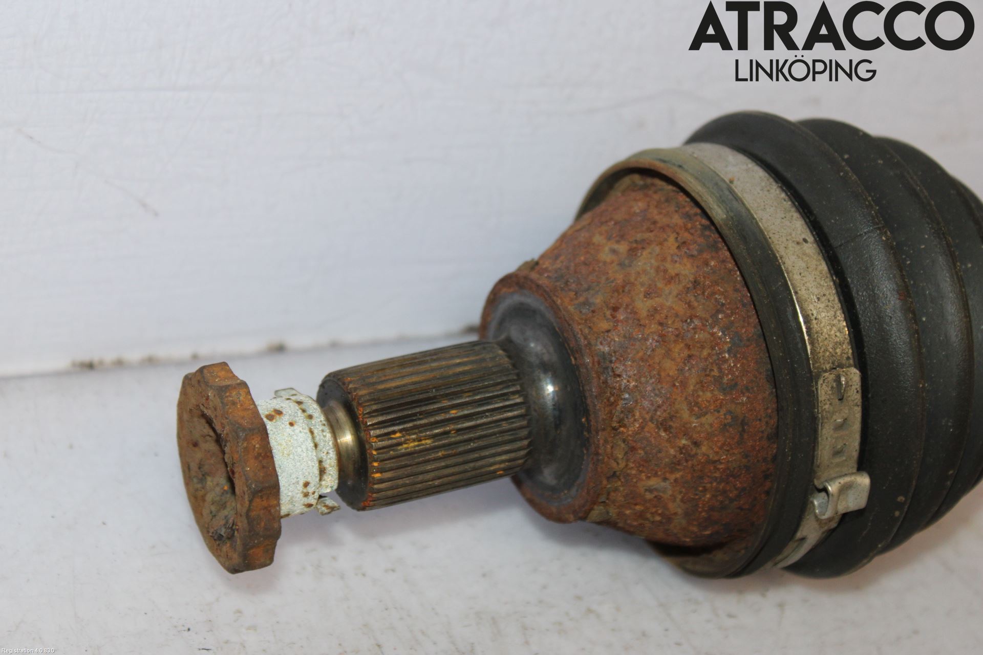 Volkswagen VW POLO 10-17 Drivaxel Fram Höger