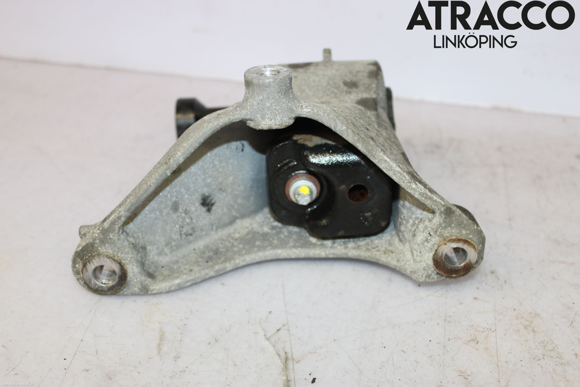 BMW 5 F10/F11/F18 09-17 Bakaxel Fäste
