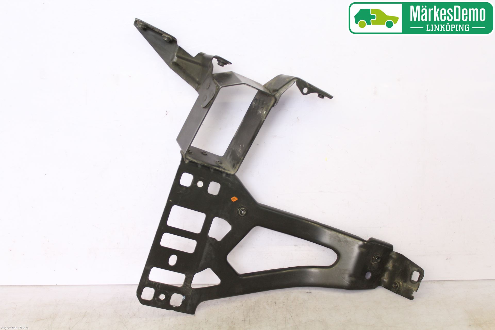 BMW 5 E60/61 Sed/Tou 02-10 Frontplåt