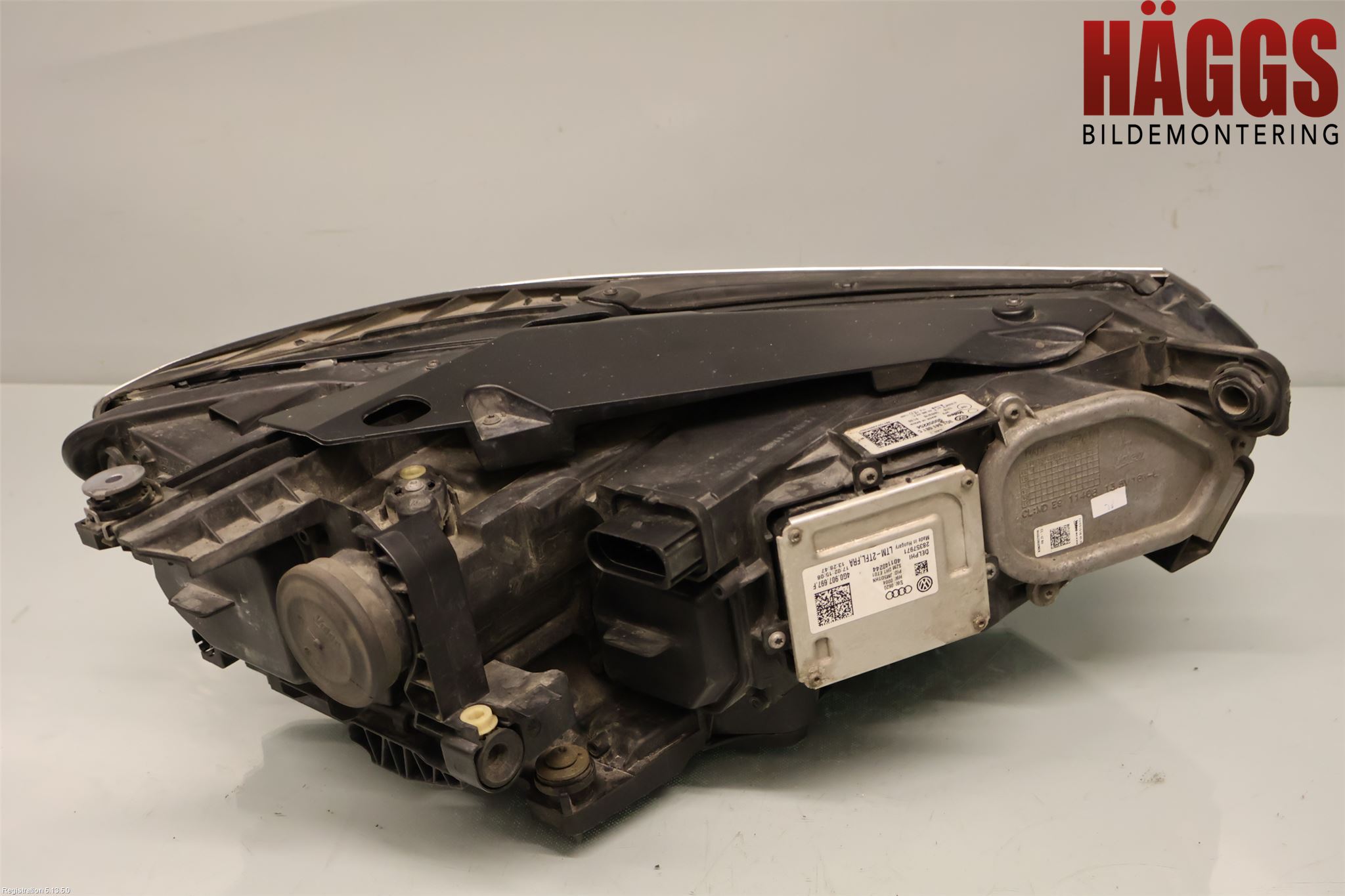 Volkswagen VW PASSAT 15-19 Strålkastare Vänster