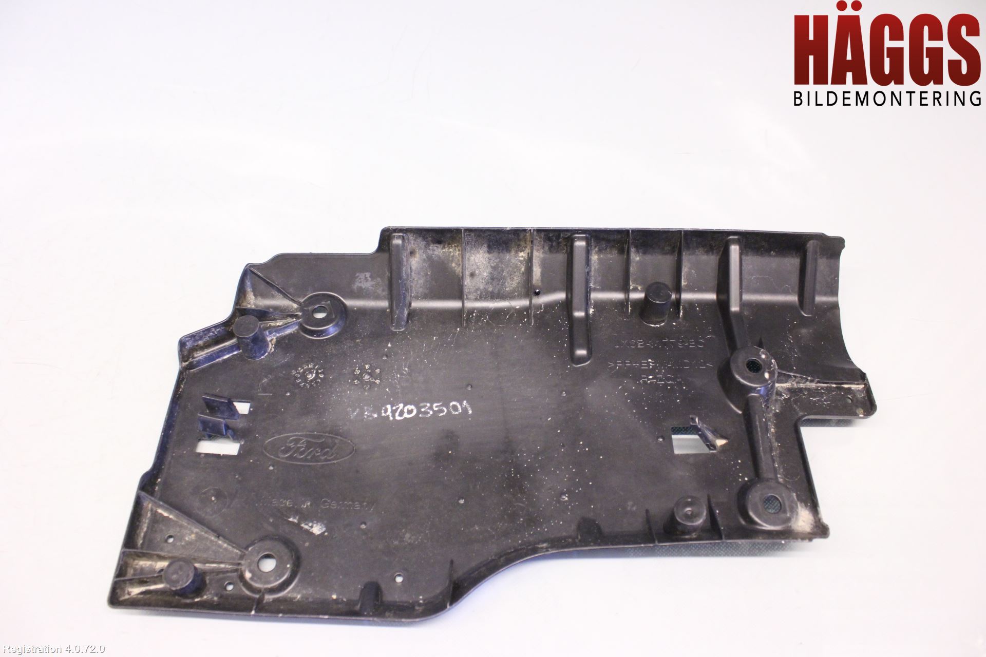 Ford FOCUS 19- Hasplåt Plåt-Plast