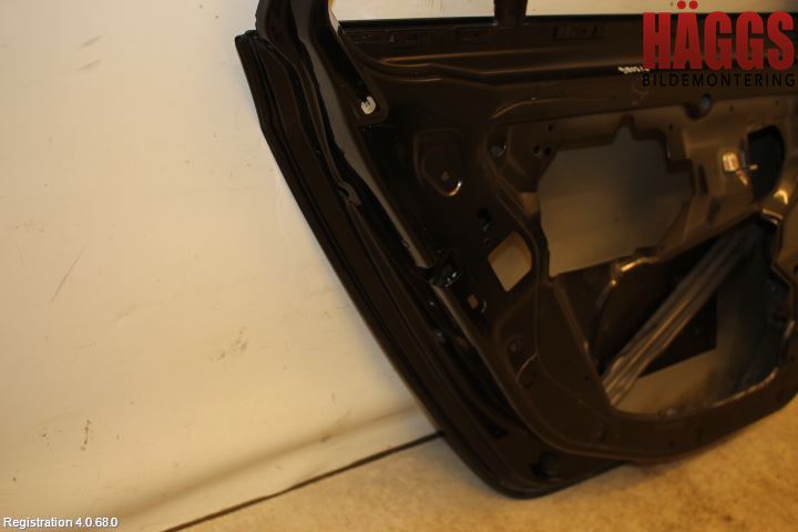 BMW 5 E60/61 Sed/Tou 02-10 Dörr Bak Vänster