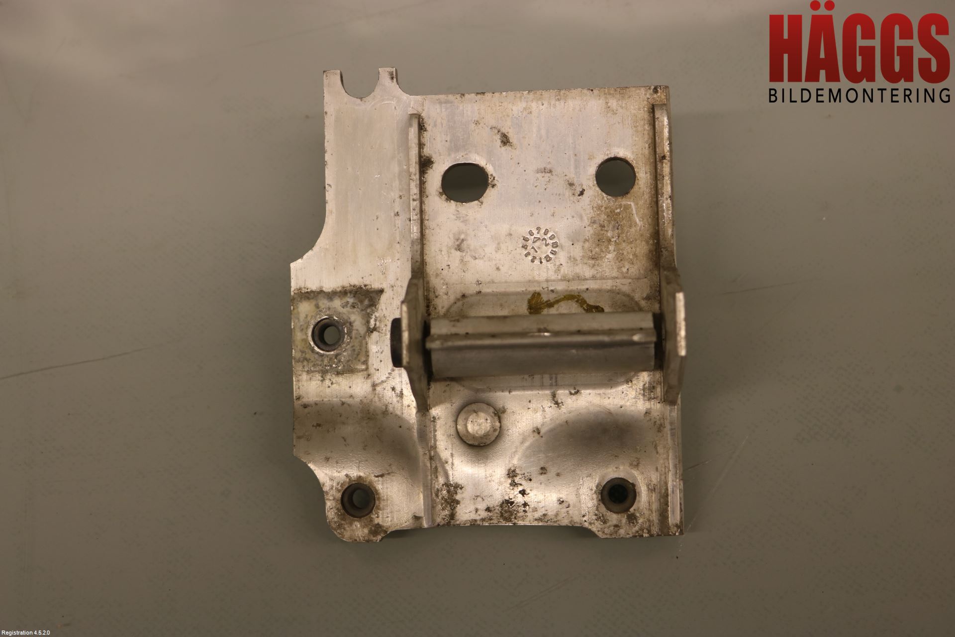 BMW 5 F10/F11/F18 09-17 Stötfångarfäste Fram Vä