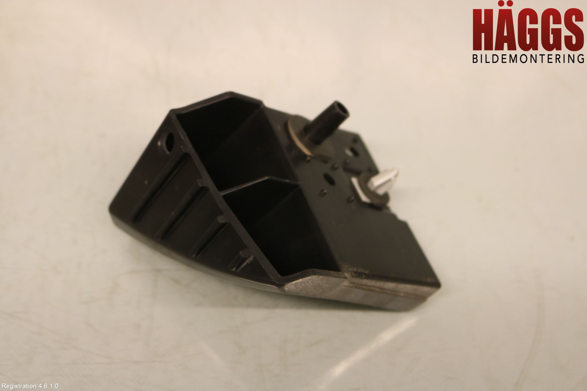 Ford KUGA 13-16 Stötfångarfäste Bak Hö