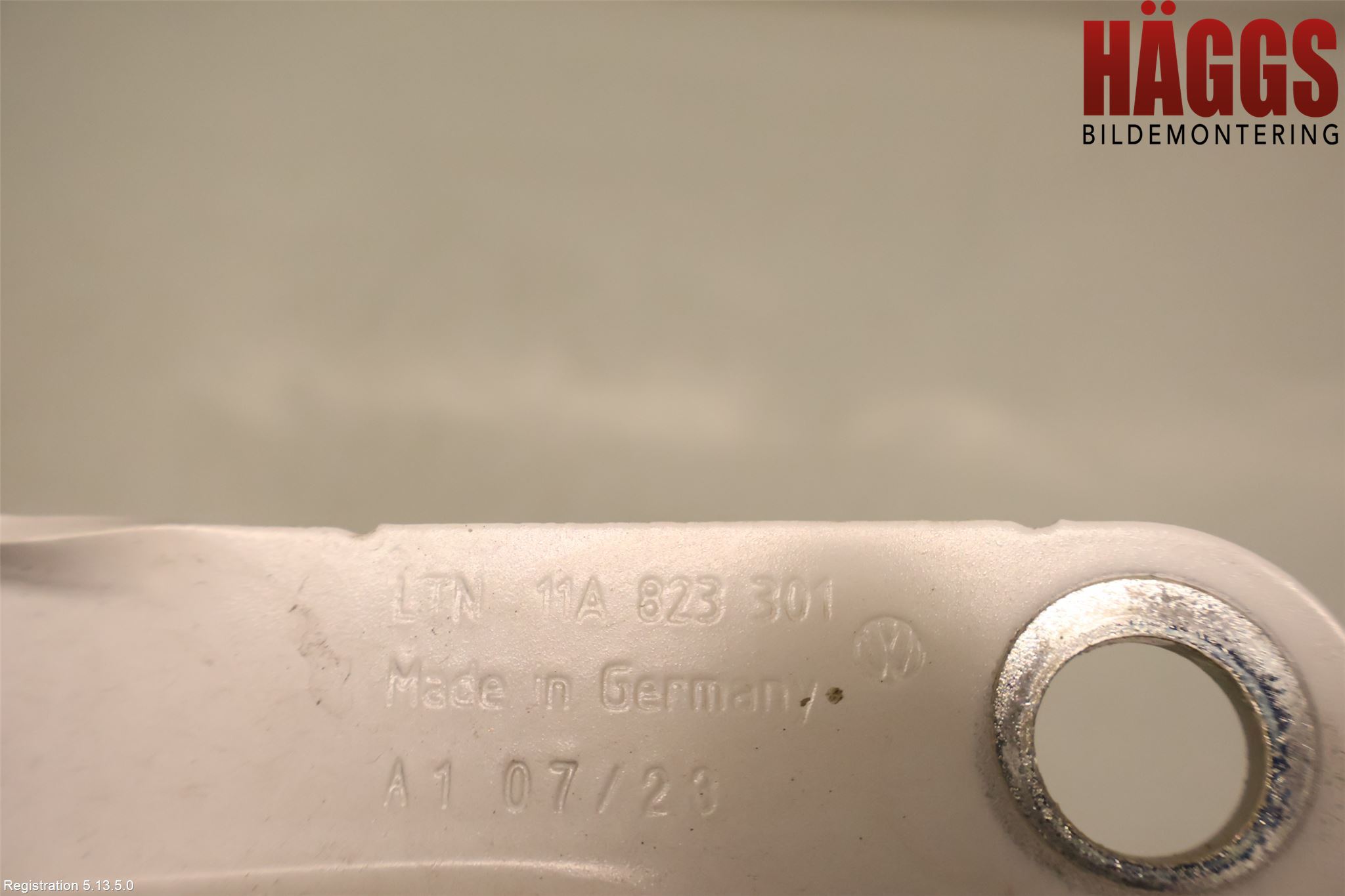 Volkswagen VW ID.5 22- Huvgångjärn