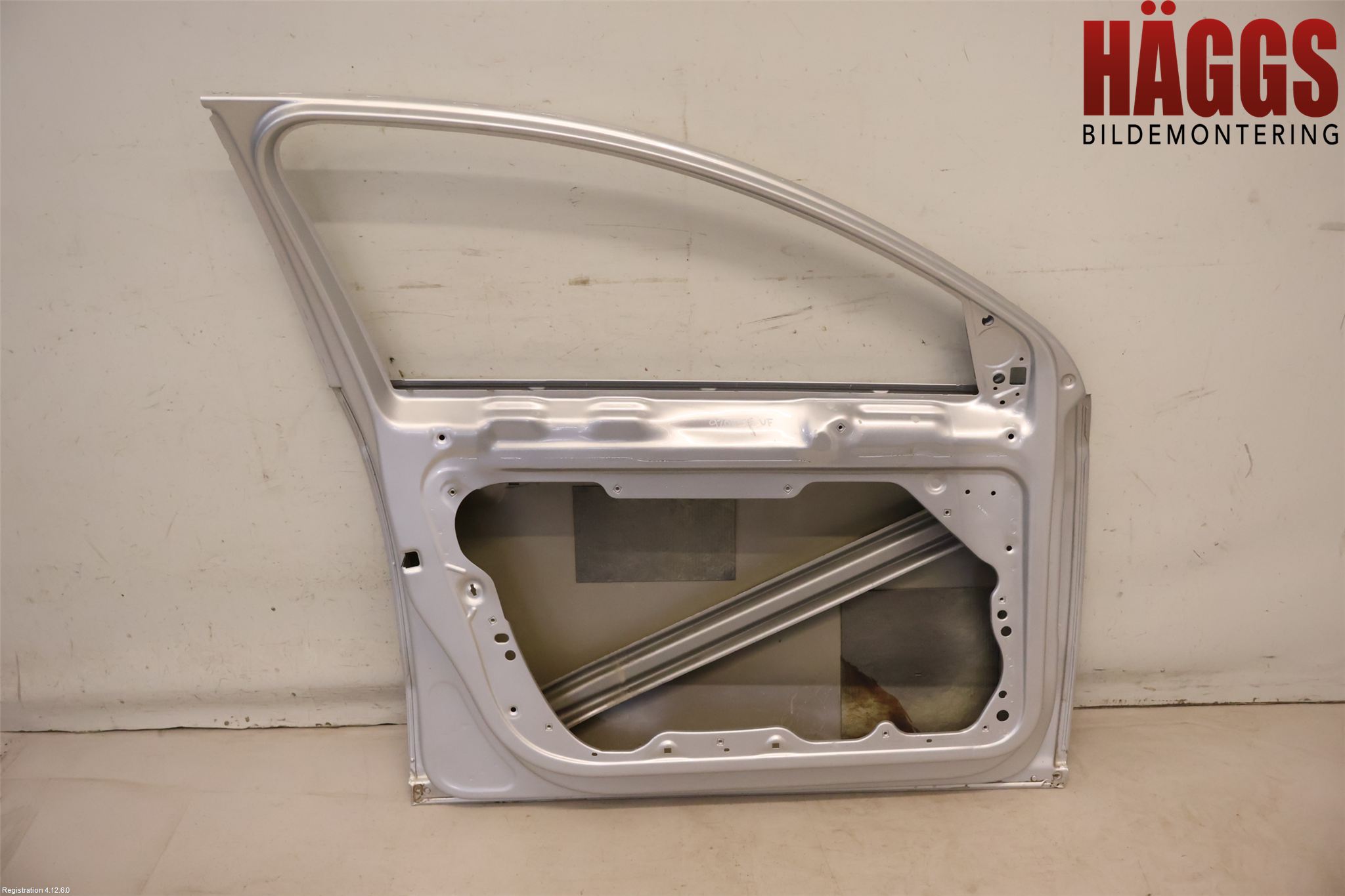 Volkswagen VW PASSAT 11-14 Dörr Fram Vänster