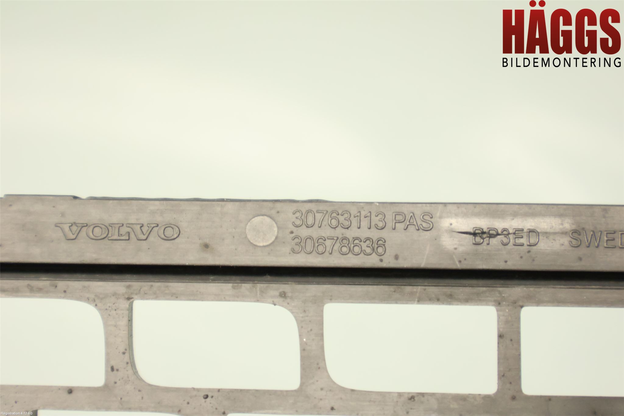 Volvo V70 08-13 Grilldel Mitt