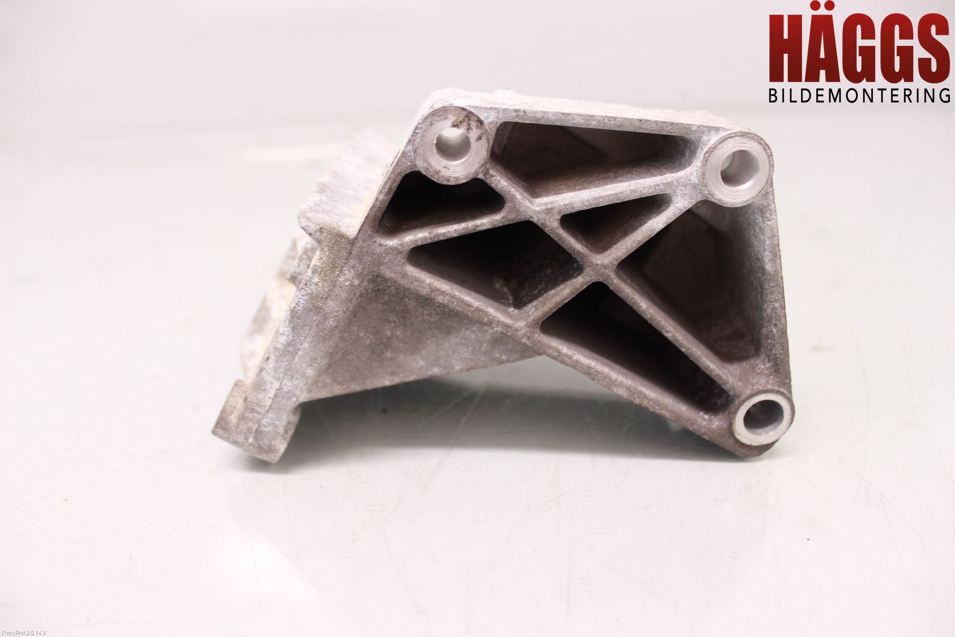 Ford FUSION Styrservopumpsfäste